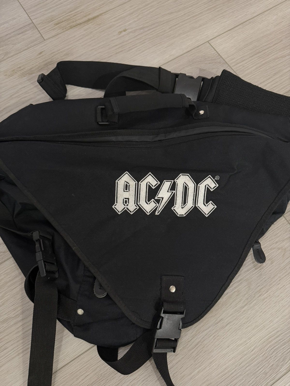 AC/DC Rare Vintage AC/DC black waist bag Size ONE SIZE - 2 Thumbnail