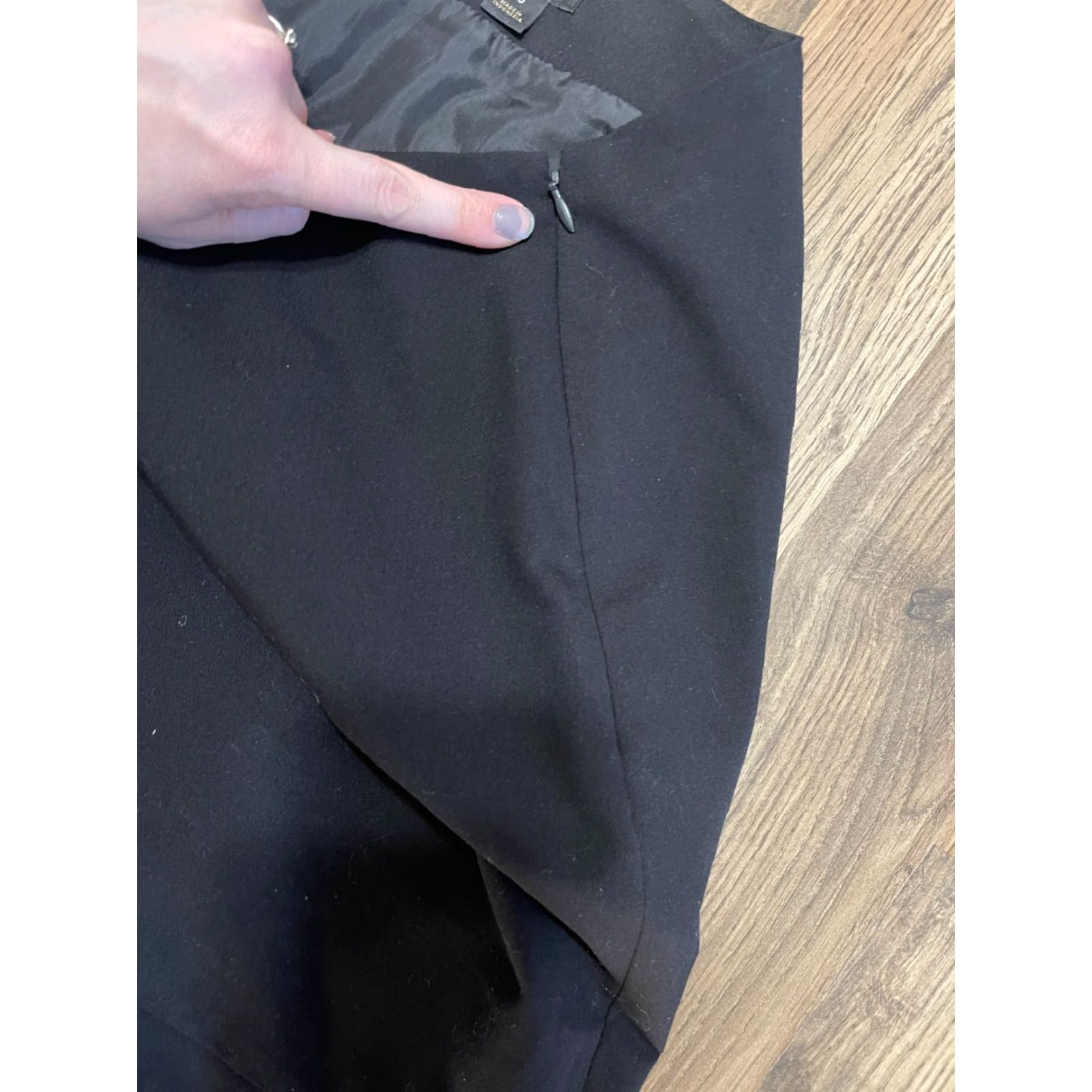 Worthington Worthington Skirt Women’s Size 10 Black Zip on the Side Flowy Hem Casual Short Skirt Pencil Style Women Size 32" / US 10 / IT 46 - 4 Thumbnail