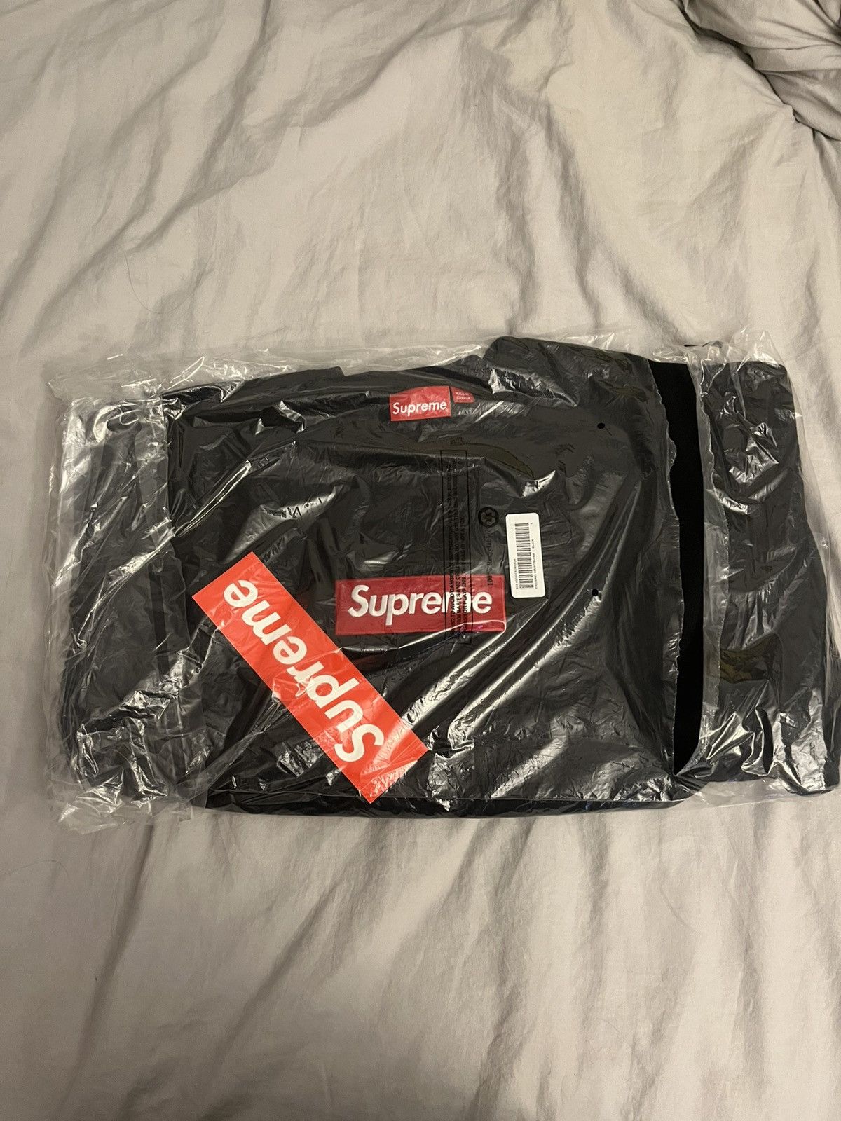 Supreme Supreme black box logo crewneck fw22 Size US L / EU 52-54 / 3 - 1 Thumbnail