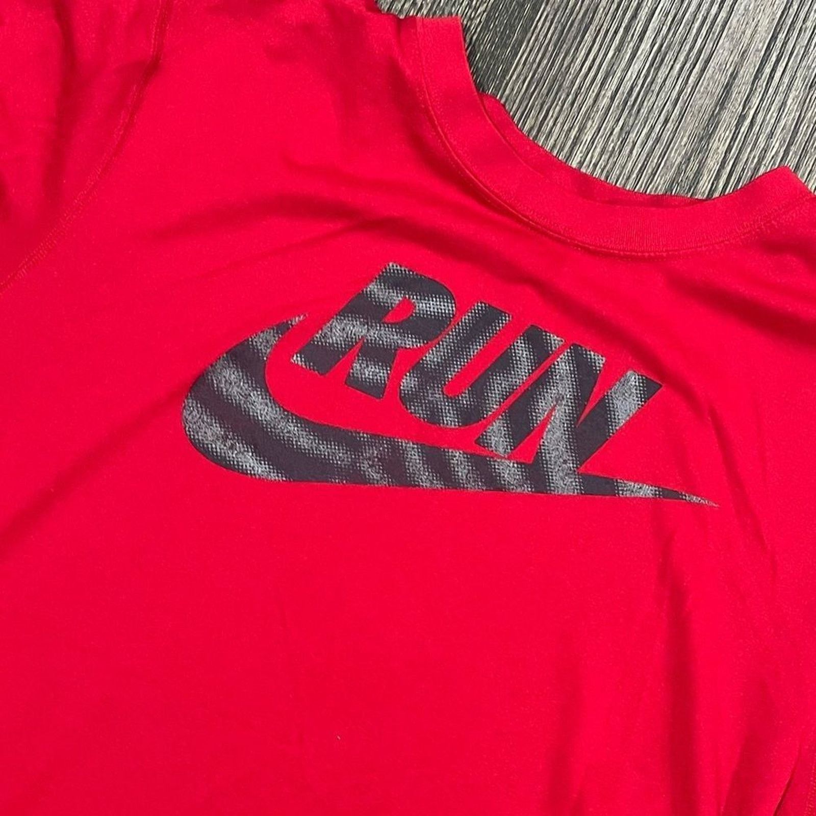 Nike Nike Dri-Fit Run T-Shirt Short Sleeve Graphic Print Size S Size S / US 4 / IT 40 - 2 Thumbnail