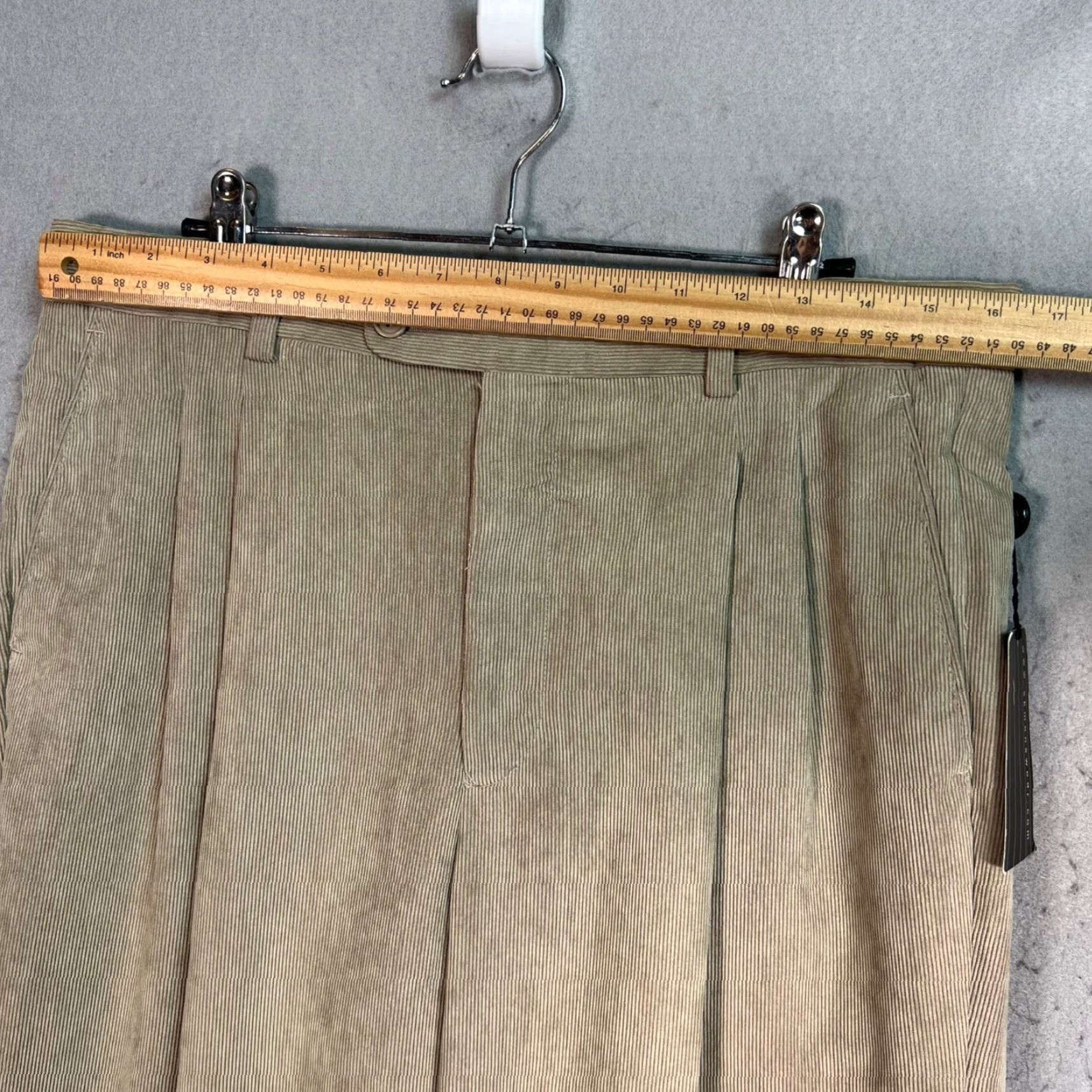 Vintage Villini Beige Pleated Trousers Mens Size 34 x 30 Polyester Blend Dress Pants Size US 34 / EU 50 - 6 Thumbnail