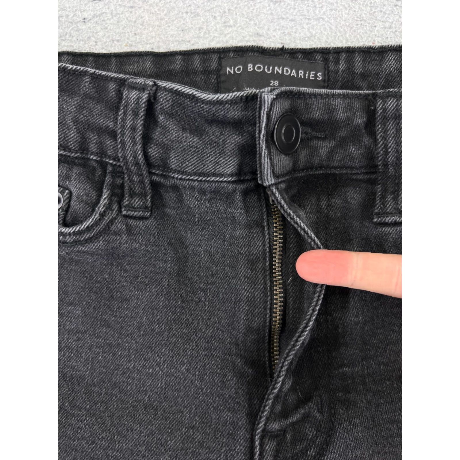 Vintage No Boundaries Denim Shorts Women 28 Black Mid Rise Cut-Off 28x4 Vintage? No - Mens Womens Girls? (gender at end) Size 28" / US 6 / IT 42 - 6 Thumbnail
