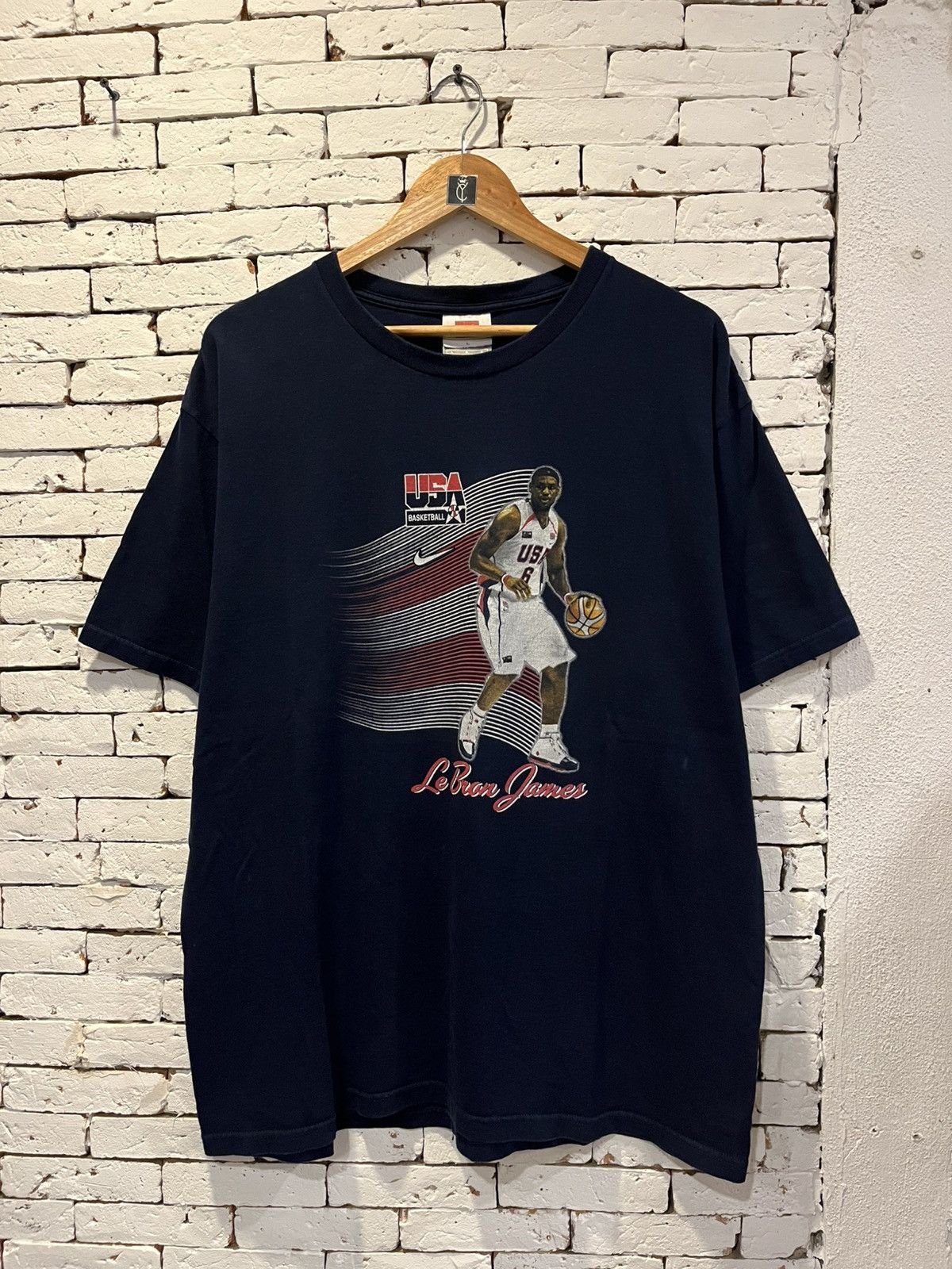Nike Vintage Nike LeBron James USA Basketball T-Shirt Size US L / EU 52-54 / 3 - 1 Thumbnail