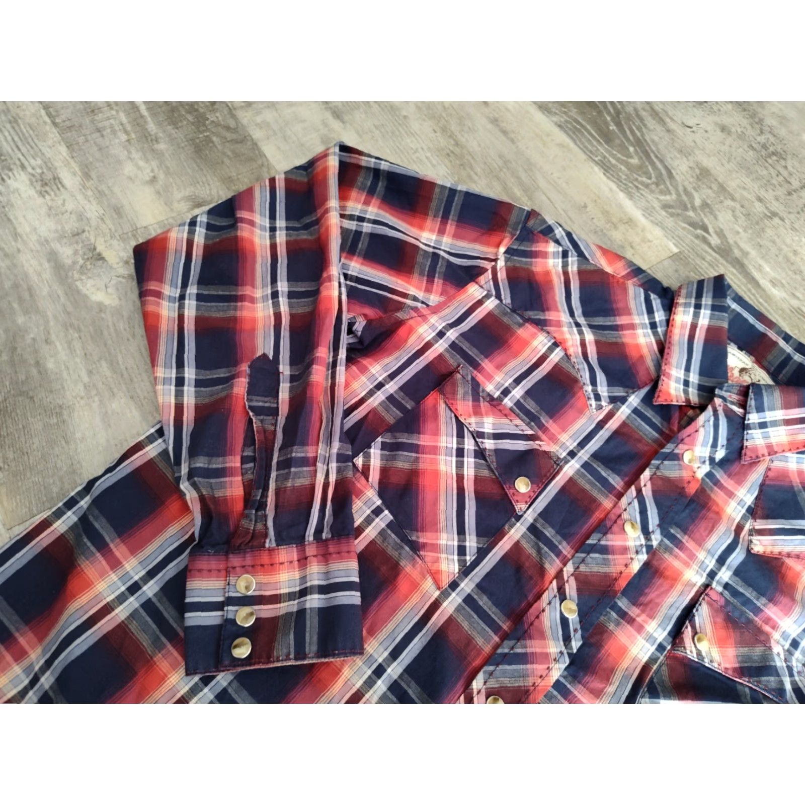 Wrangler Wrangler Plaid Long Sleeve Shirt for Men, Size L, Multicolor Retro Western Snap Closure Size US L / EU 52-54 / 3 - 4 Thumbnail