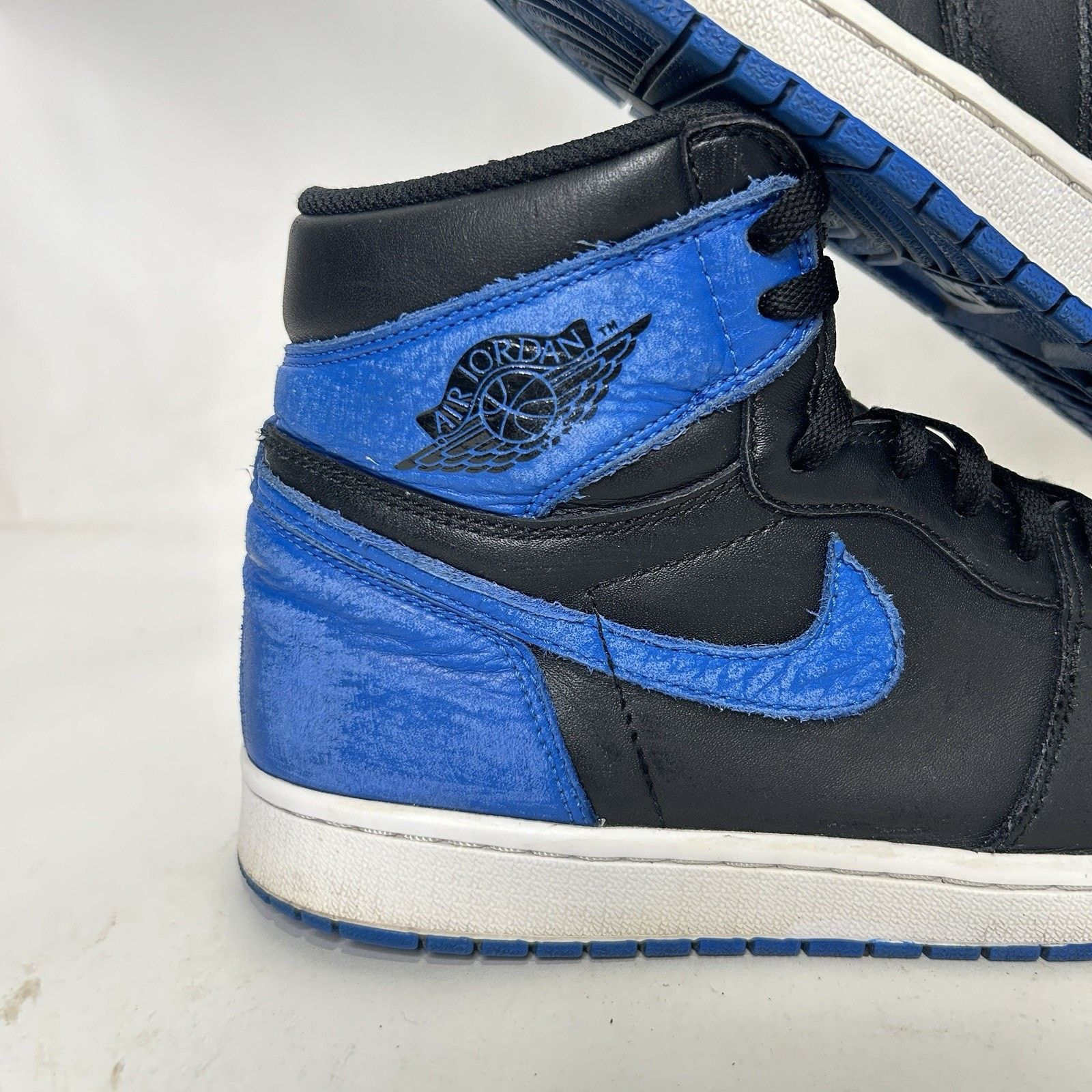 Jordan Brand Nike Air Jordan 1 Retro OG High “Royal” (2017) Size US 10.5 / EU 43-44 - 13 Thumbnail