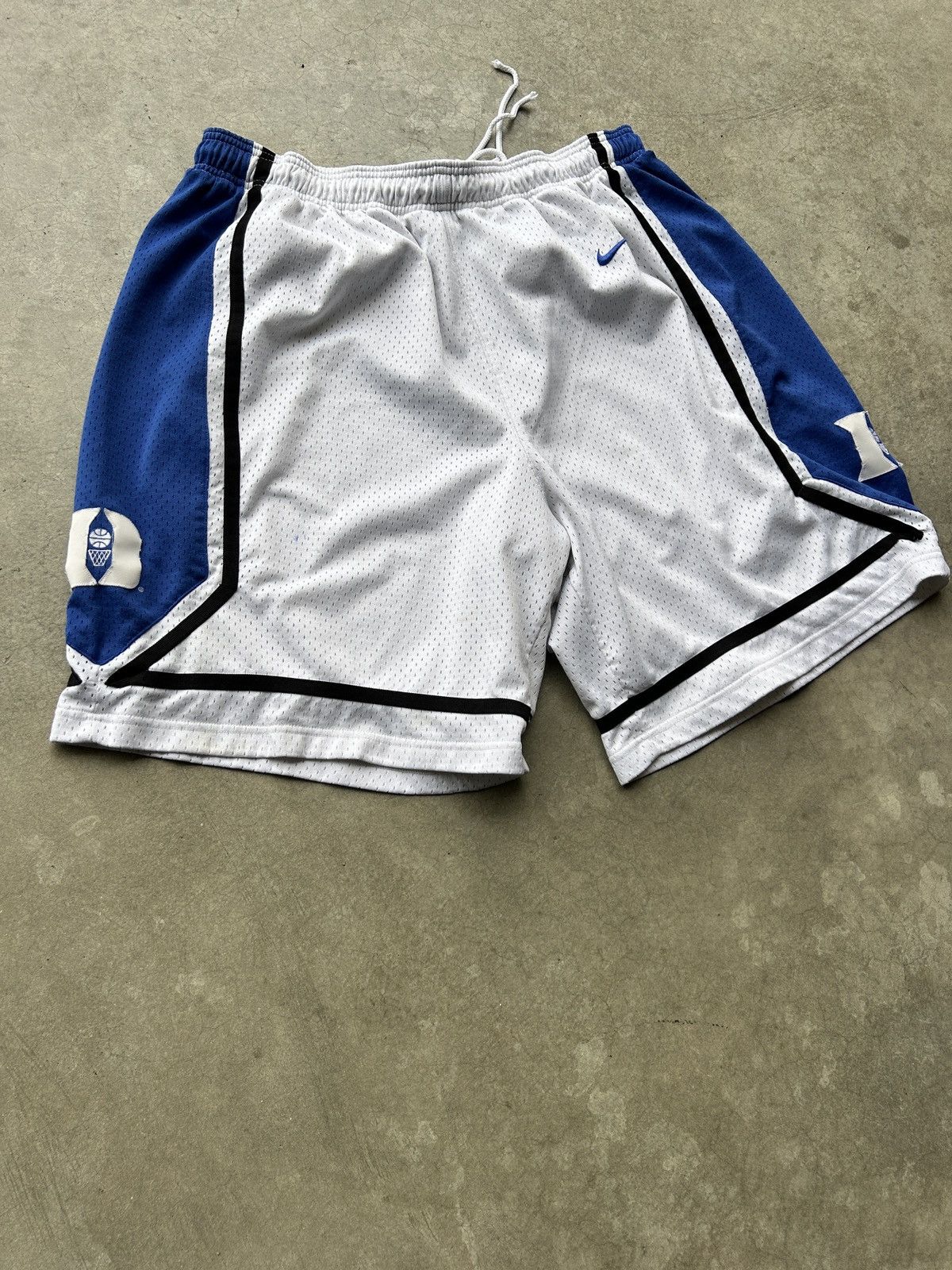 Nike Vintage Team Issued Duke University Basketball Shorts Size US 37 - 2 Thumbnail