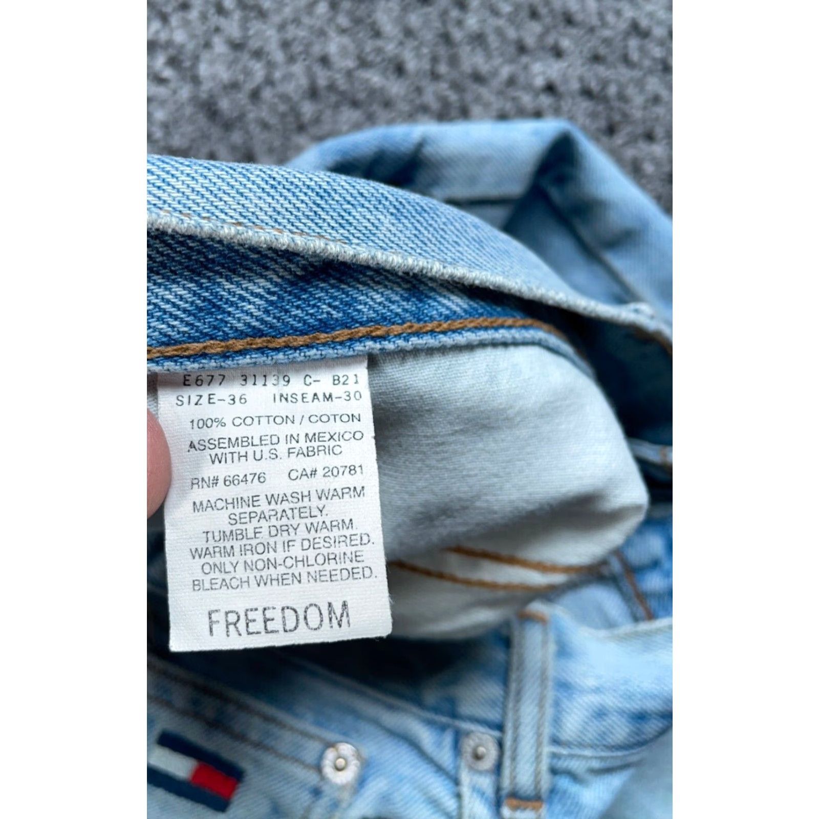 Tommy Hilfiger Vintage Tommy Hilfiger Jeans Men's 36x28 Tapered Relaxed Fit 90s Light Blue Denim Size US 36 / EU 52 - 3 Thumbnail