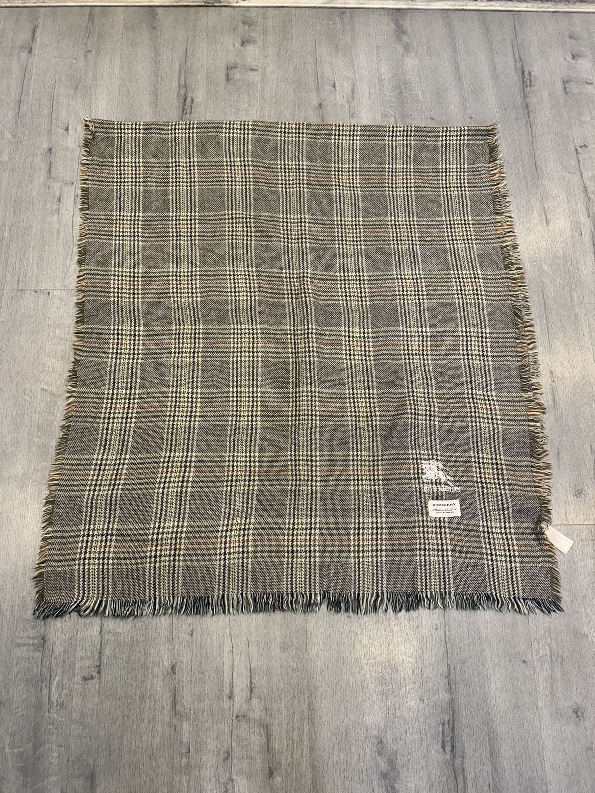Burberry Burberry 100% Cashmere Plaid Scarf Scotland Embroidered Logo Size ONE SIZE - 4 Thumbnail