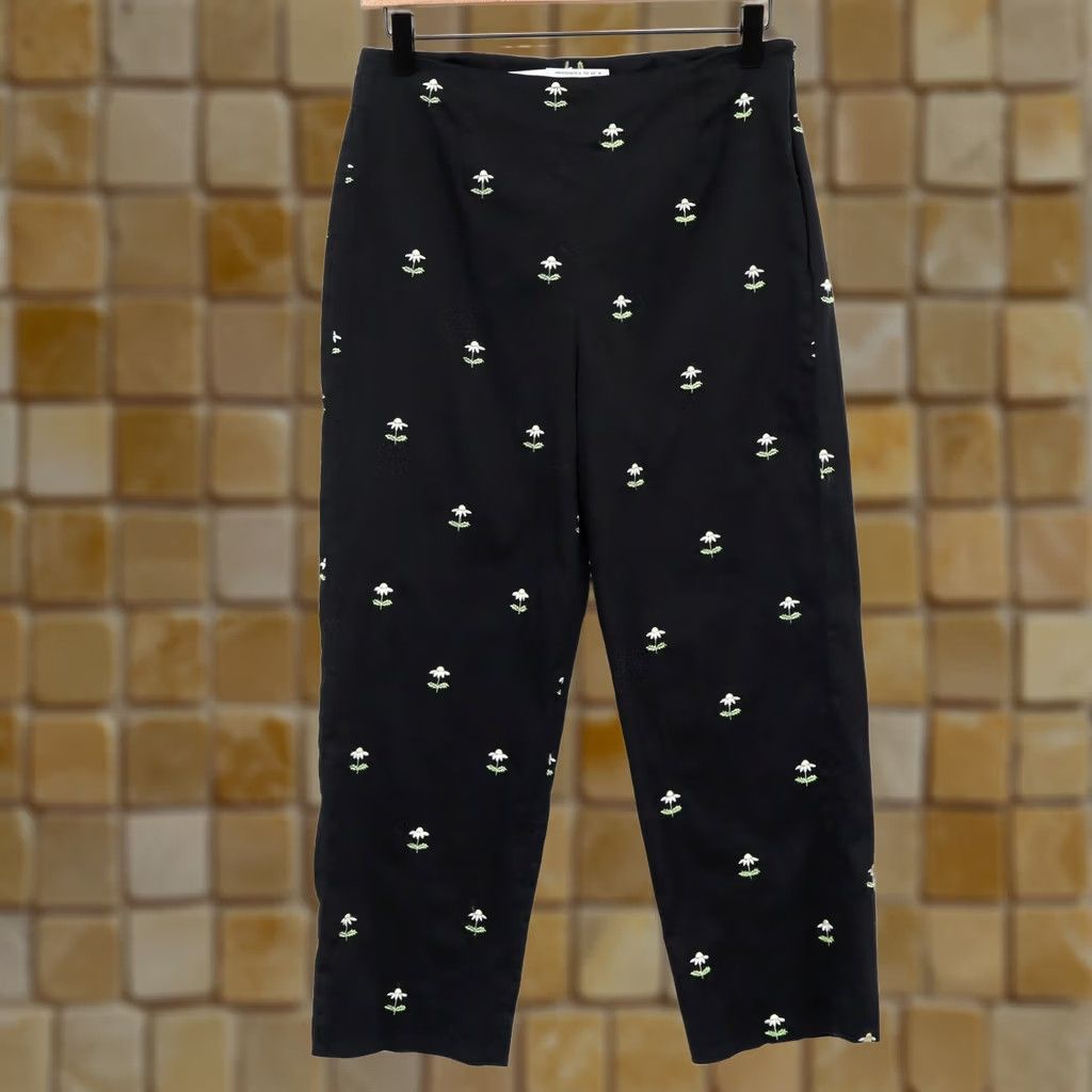 Pendleton Pendleton Women's Black Capri Pants Embroidered Daisy Flowers Sz 8 Capris Casual Free Shipping Size 30" / US 8 / IT 44 - 1 Thumbnail