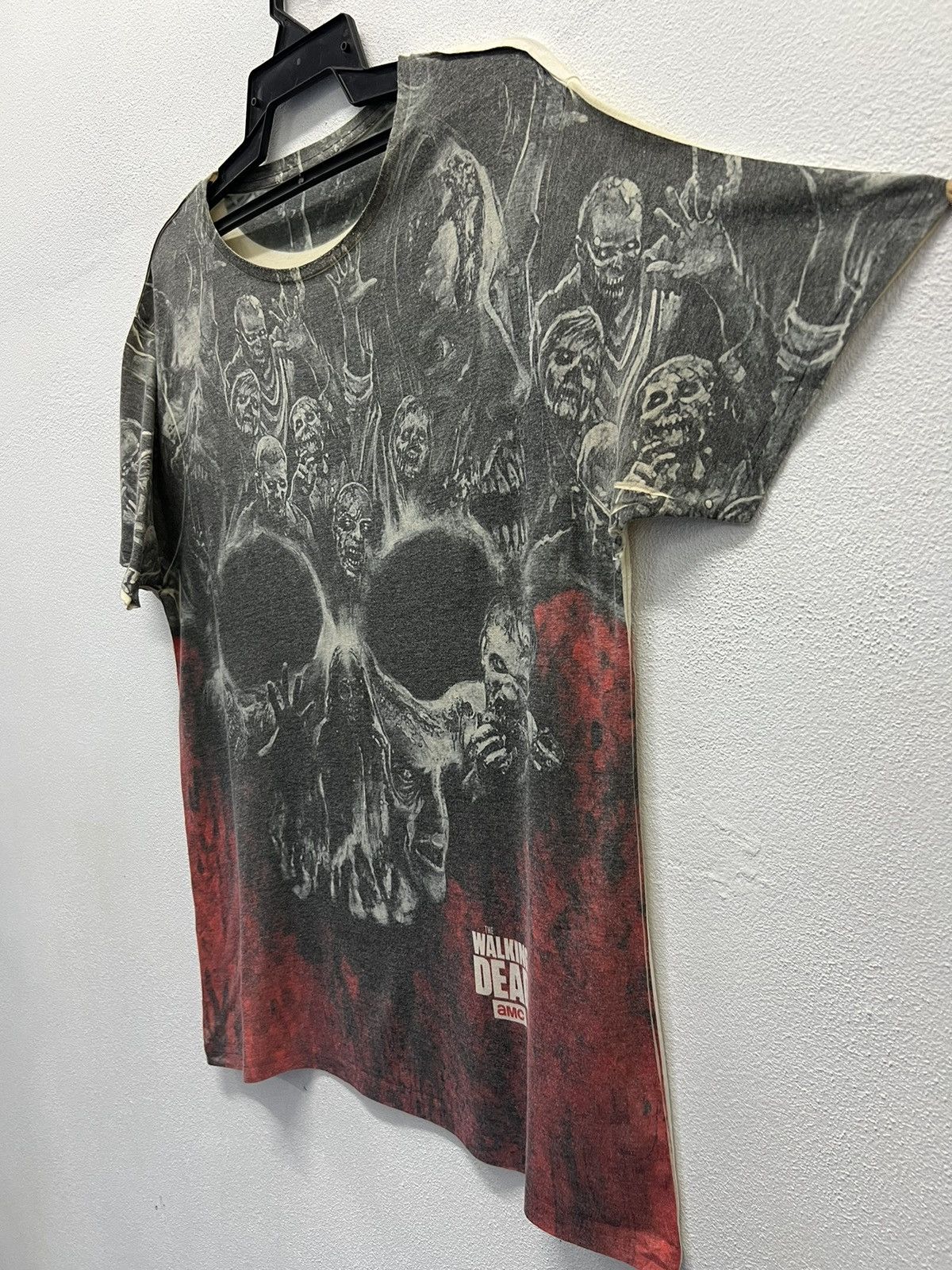 Vintage VINTAGE THE WALKING DEAD AMC FULL PRINT SHIRT Size US L / EU 52-54 / 3 - 3 Thumbnail