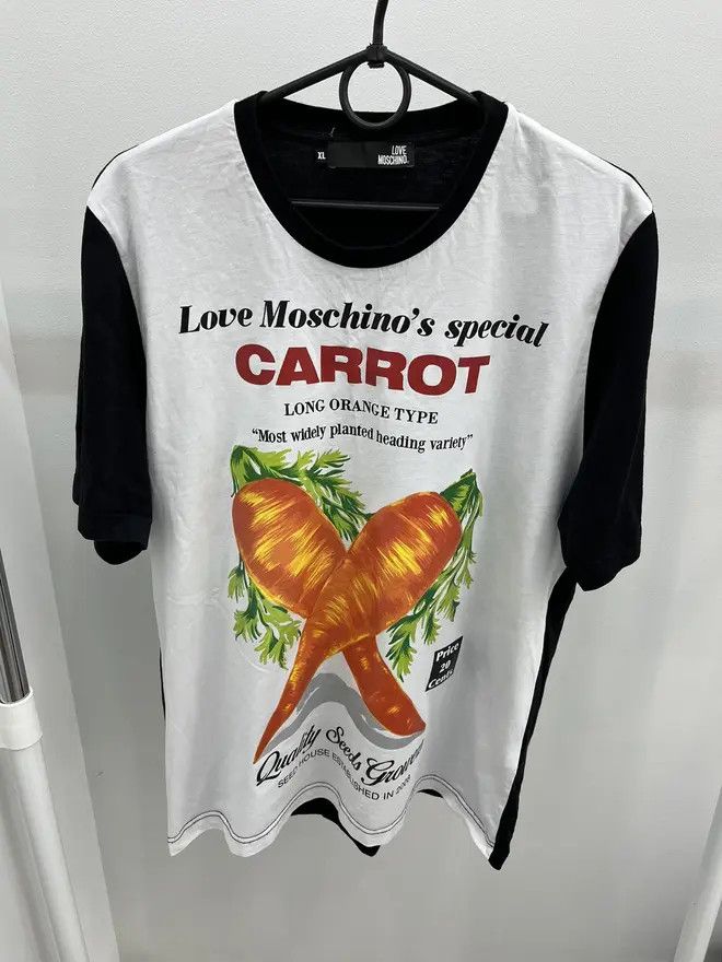 Moschino Love Moschino Carrot Printed Cotton Tee Size US XL / EU 56 / 4 - 1 Thumbnail