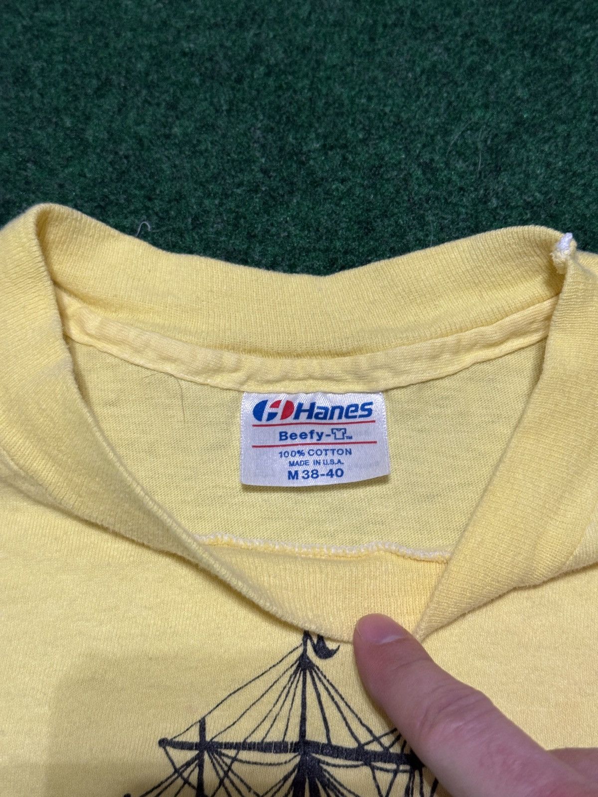 Hanes × Vintage Vintage 80s Hawaii Beach Sailing Tall Ships Retro T Shirt Size US M / EU 48-50 / 2 - 3 Thumbnail