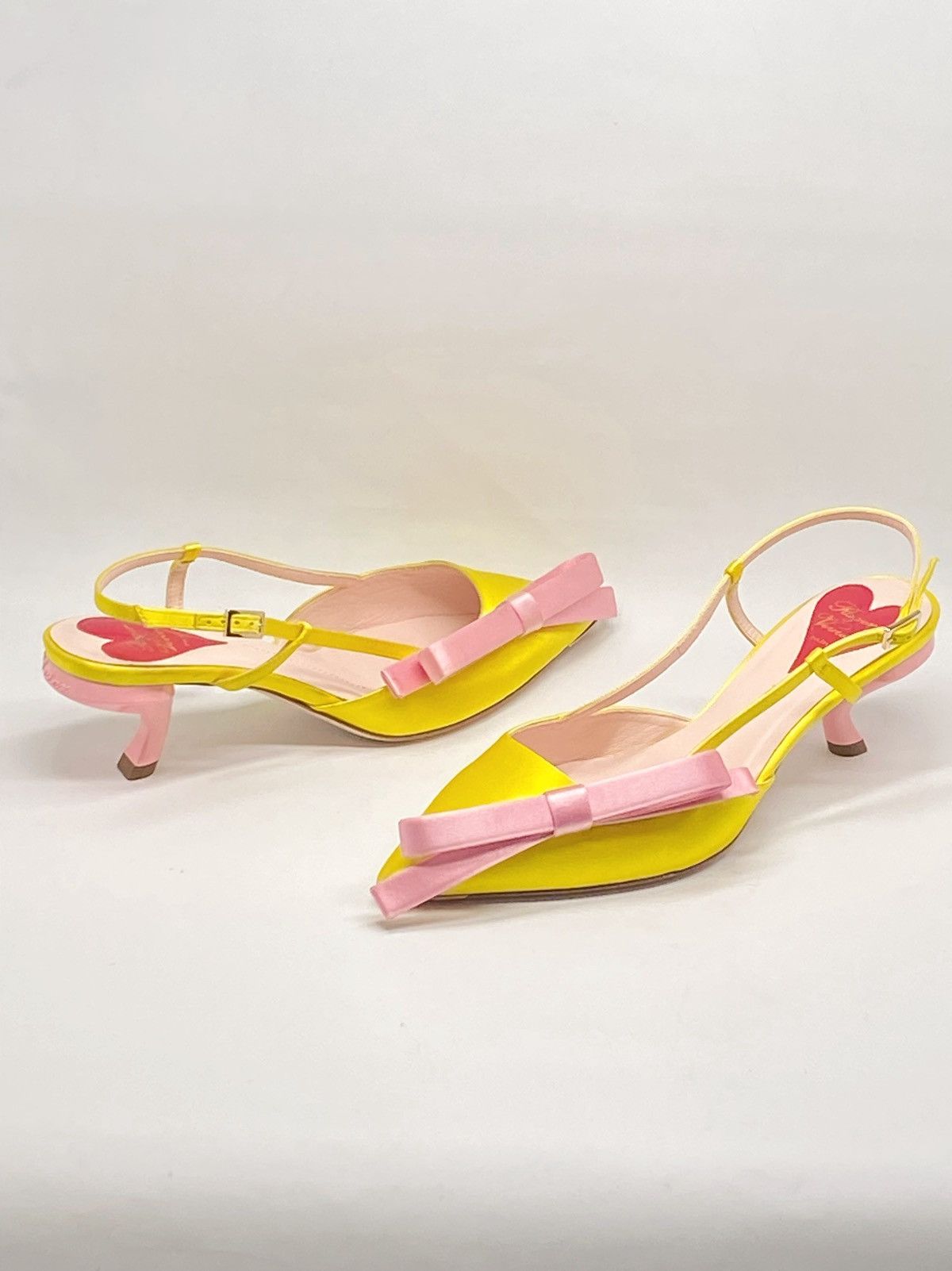 Roger Vivier Roger Vivier 55mm Virgule Bow satin pumps size 36.5 Size US 6.5 / IT 36.5 - 10 Thumbnail