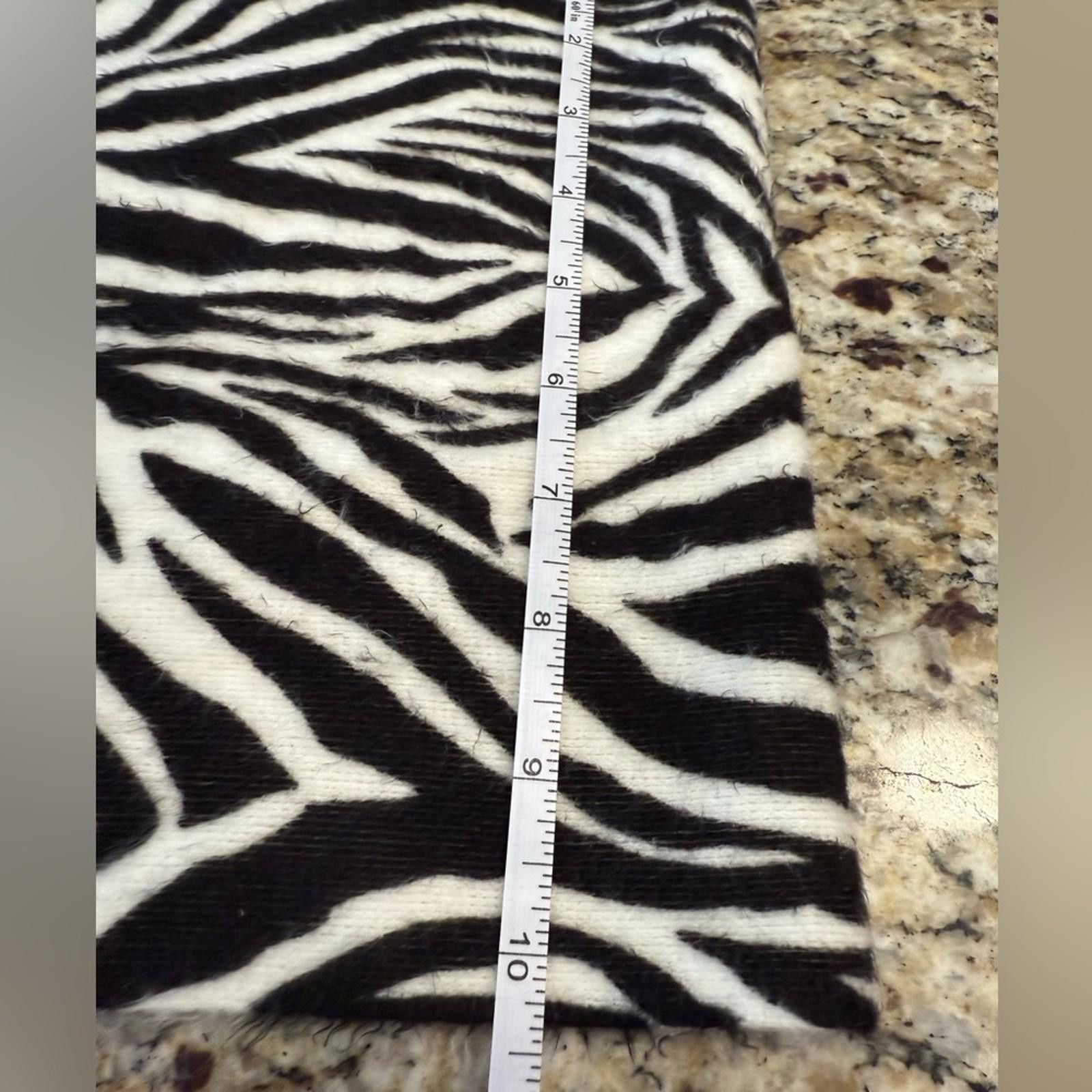 Other Cejon zebra striped black & white plush infinity scarf OS Size ONE SIZE - 5 Thumbnail