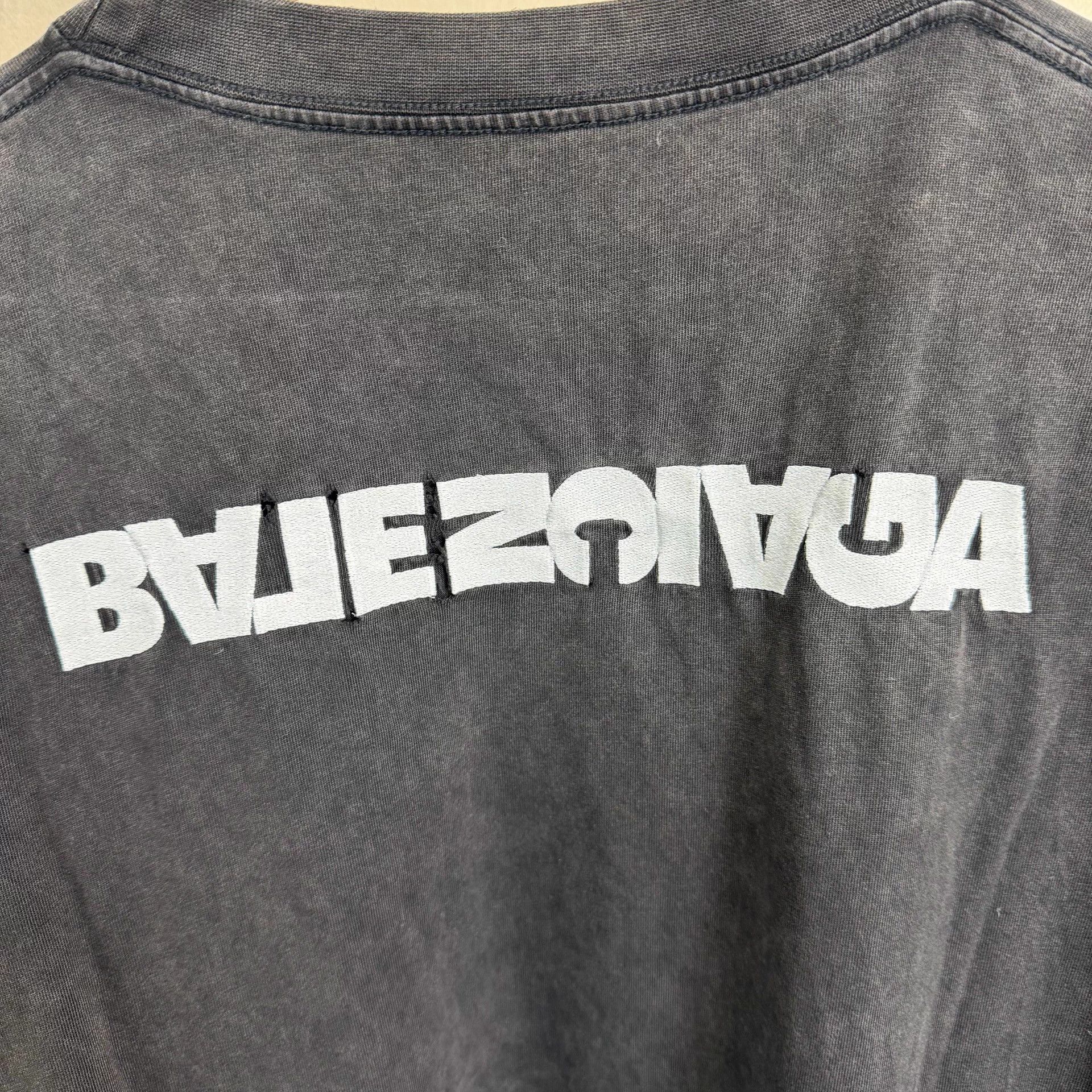 Balenciaga Balenciaga Logo crewneck short sleeve T-shirt unisex black Size US L / EU 52-54 / 3 - 9 Thumbnail