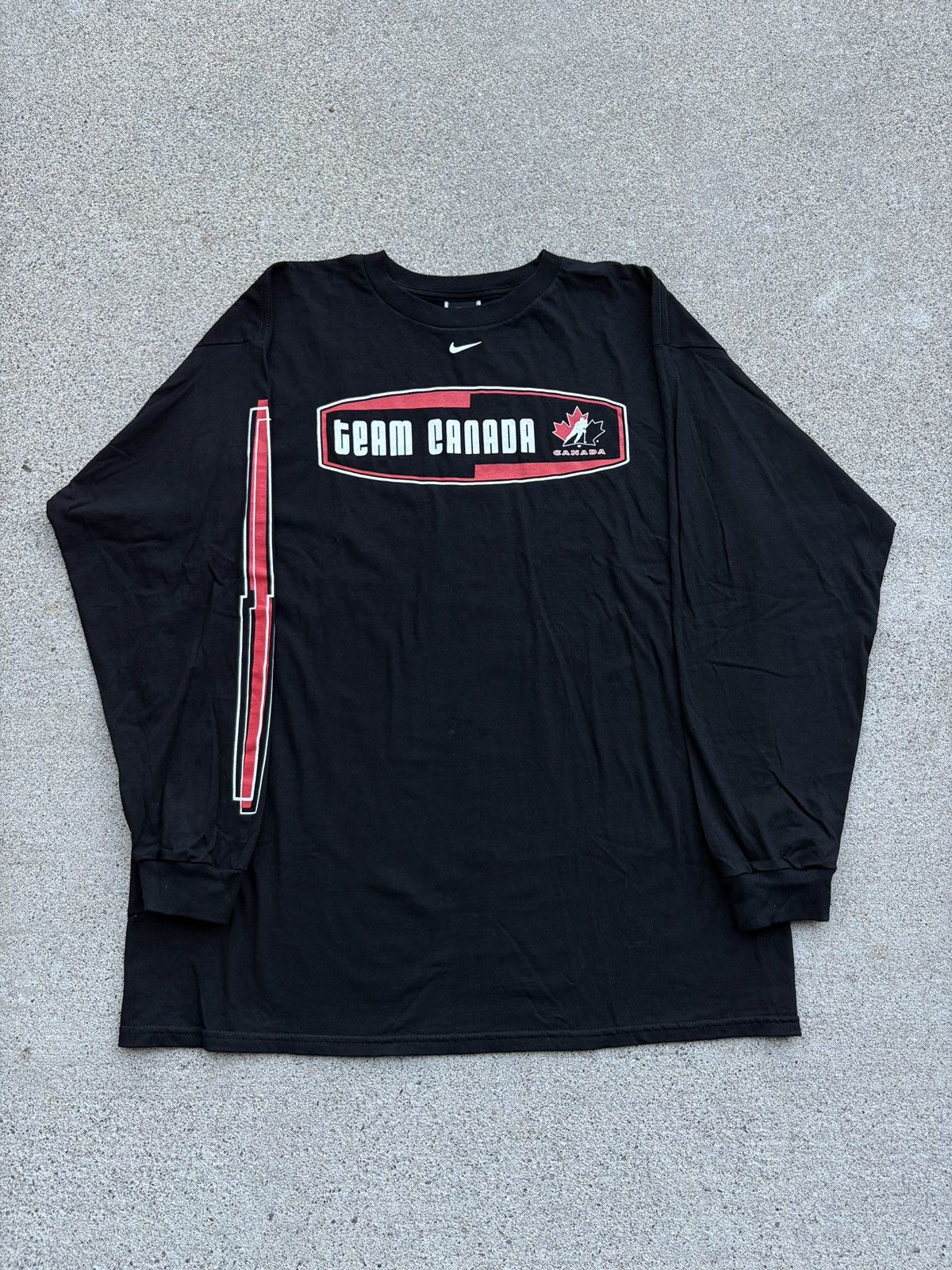 Nike Vintage 1990s Nike Team Canada Hockey Black L/S Shirt Sz. XL Size US XL / EU 56 / 4 - 1 Thumbnail