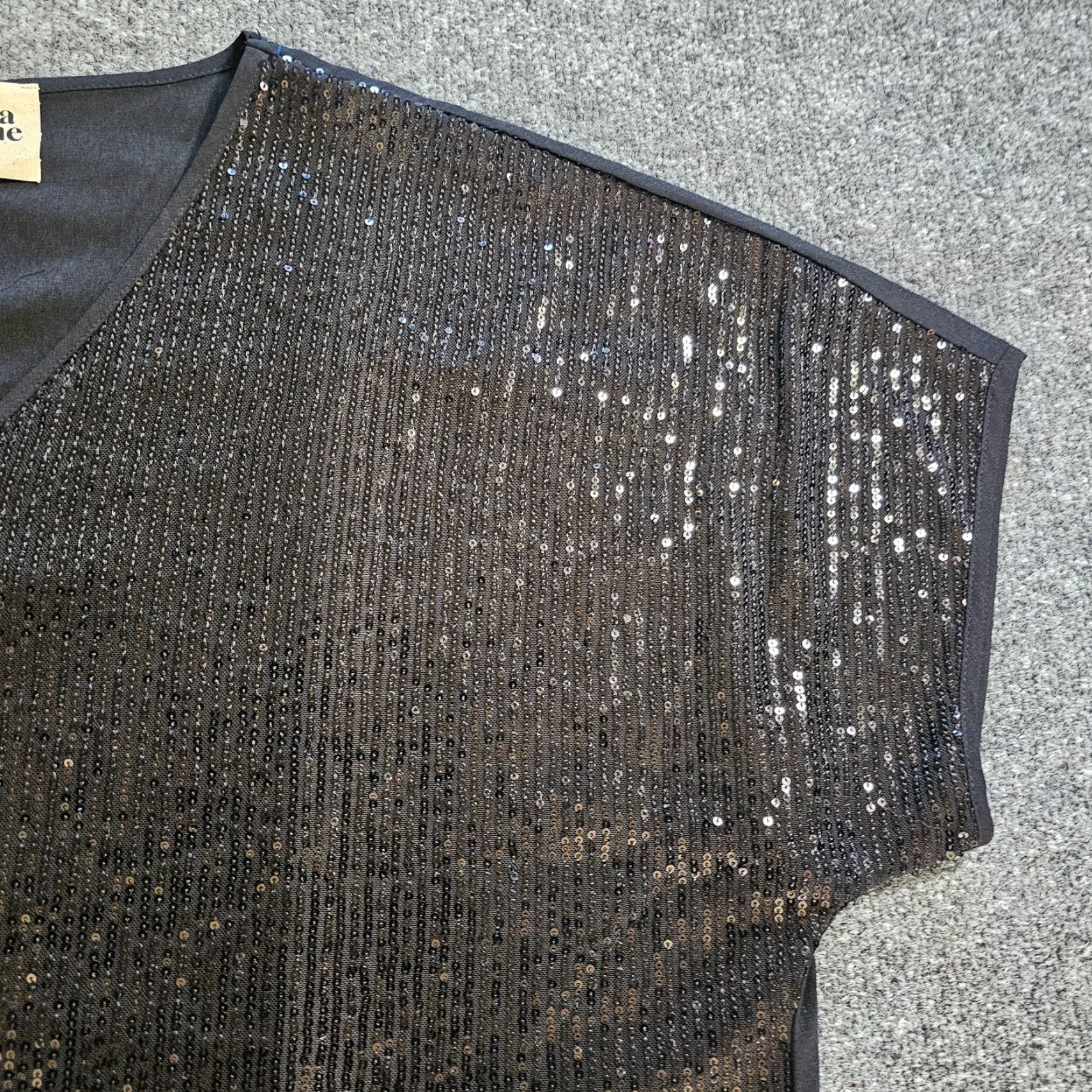 Vintage Savanna Jane Top Womens 3X Black Sequins Shimmer Short Sleeve Boxy V-Neck Pullover blouse Holiday Mens Womens Girls Size XXL / US 16-18 / IT 52-54 - 4 Thumbnail