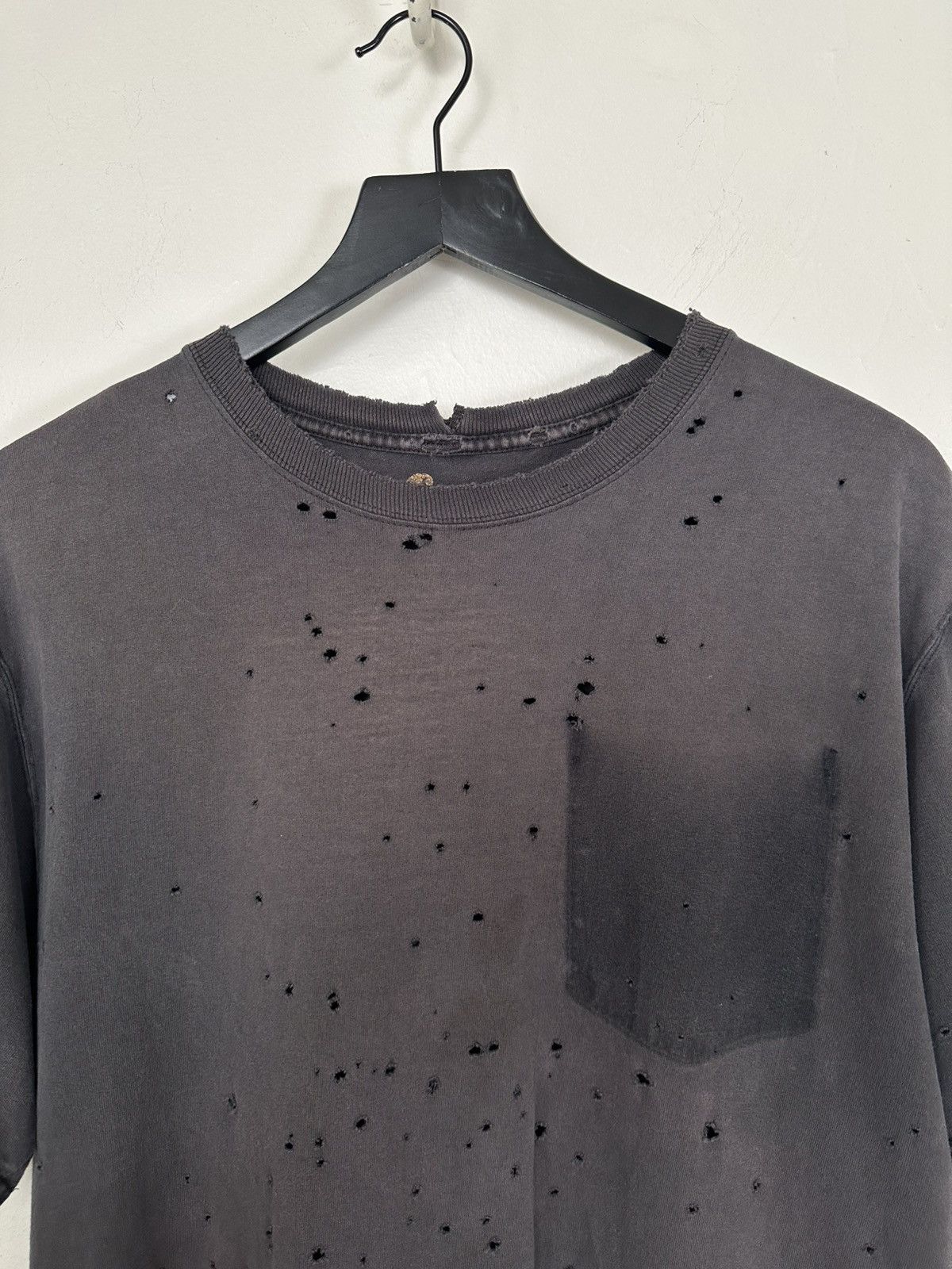 Carhartt (M) ABSOLUTELY BLASTED THRASHED Carhartt T Shirt Size US M / EU 48-50 / 2 - 3 Thumbnail
