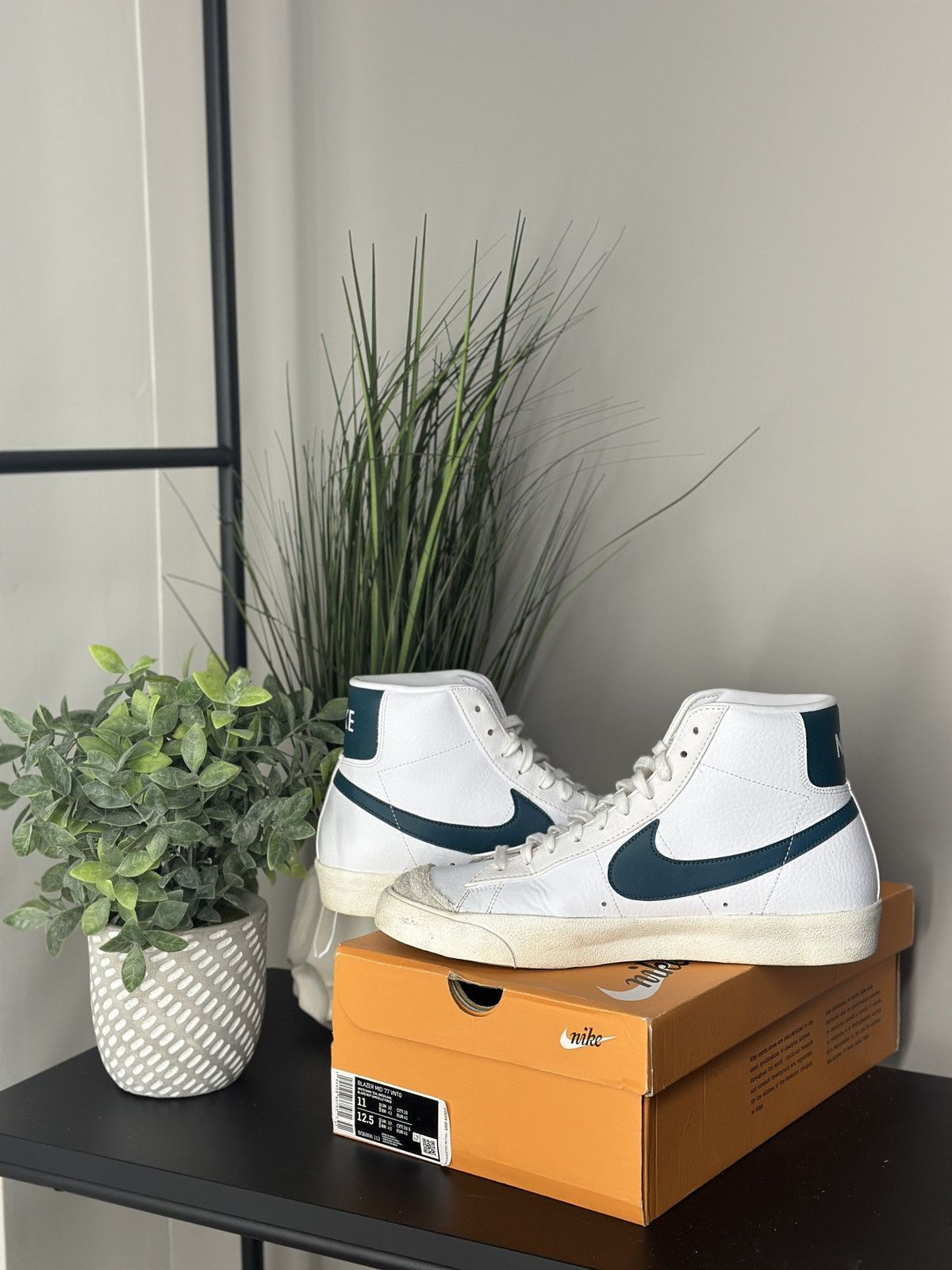Nike Nike Blazer MID ‘77 VNTG Size US 11 / EU 44 - 2 Thumbnail