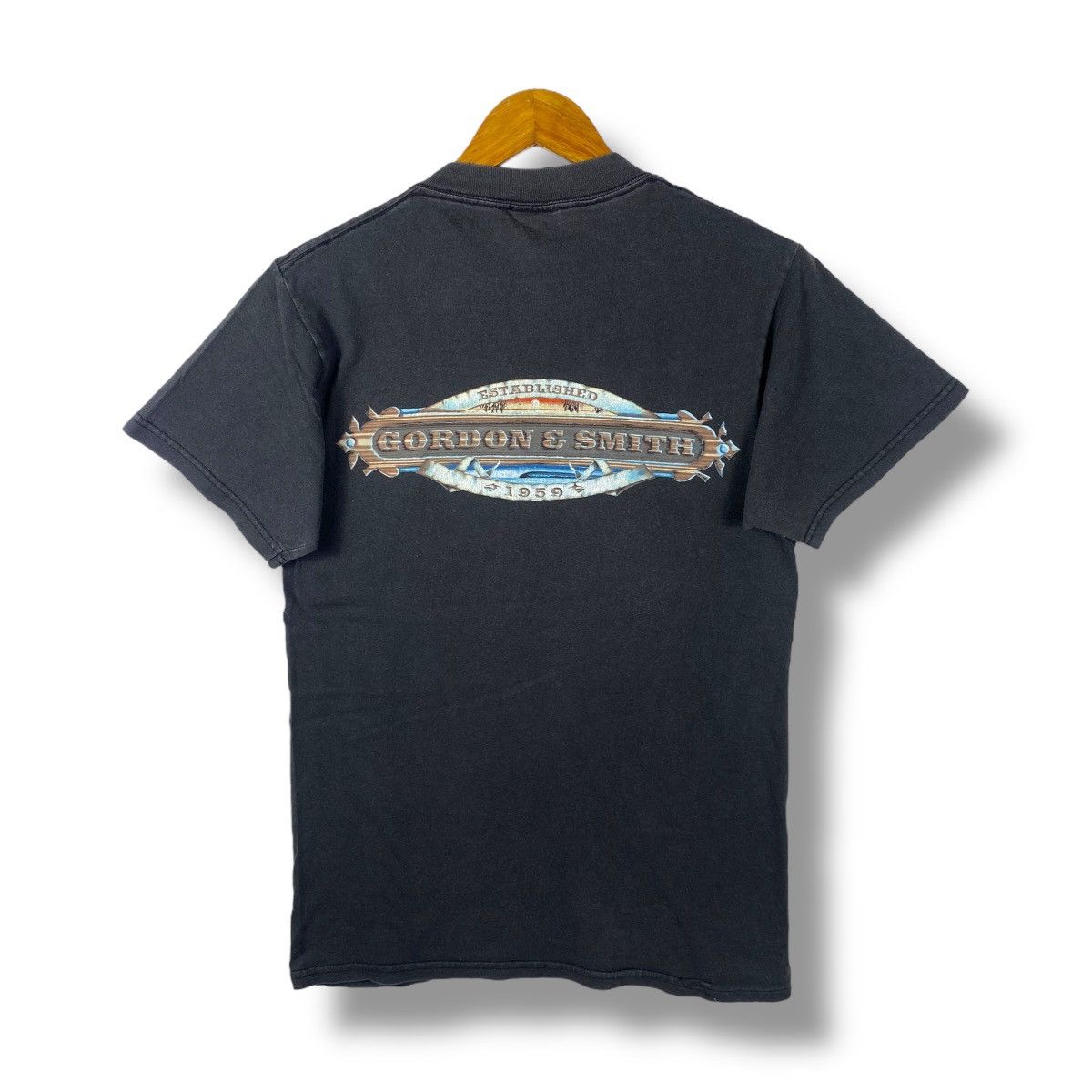 Vintage Vintage 90's GORDON & SMITH Surf Logo Graphic Faded Tee Size US S / EU 44-46 / 1 - 1 Thumbnail