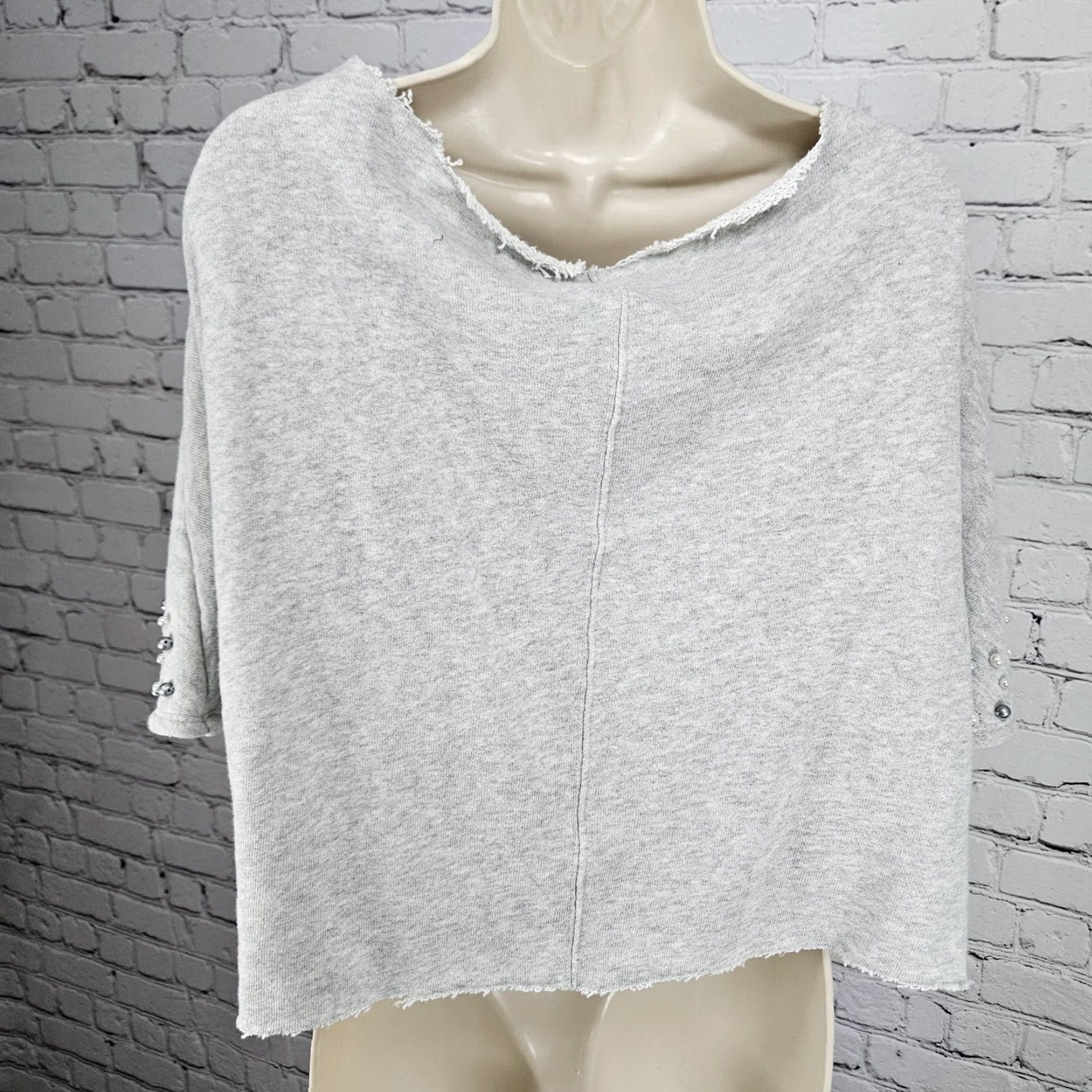 Anthropologie VINTAGE Anthropologie Grey Pearl Embellished Short Sleeve Oversized Sweatshirt Top O/S Shirt Womens Size ONE SIZE - 2 Thumbnail