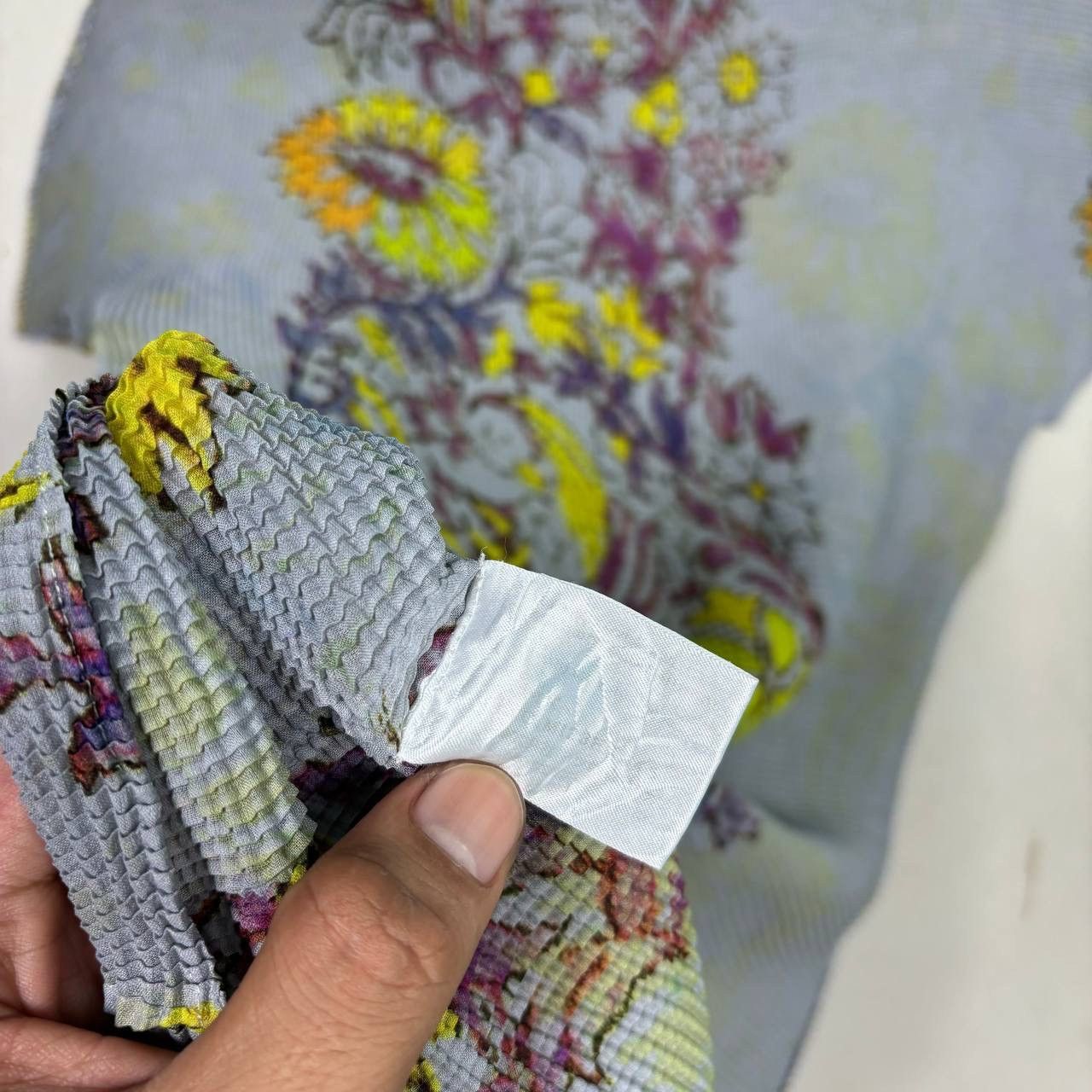 Issey Miyake me ISSEY MIYAKE Micro Pleated Floral Top Signature Japanese Size S / US 4 / IT 40 - 6 Thumbnail