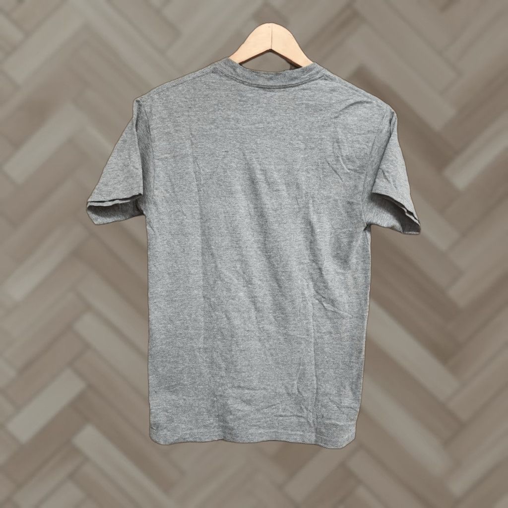 Vintage VINTAGE Mickey Inc Disneyland Mickey Mouse Gray Mens Shirt Small Unisex Short Sleeve Crew Neck 100% Cotton T-Shirt with Tigger Accents Size US S / EU 44-46 / 1 - 1 Thumbnail