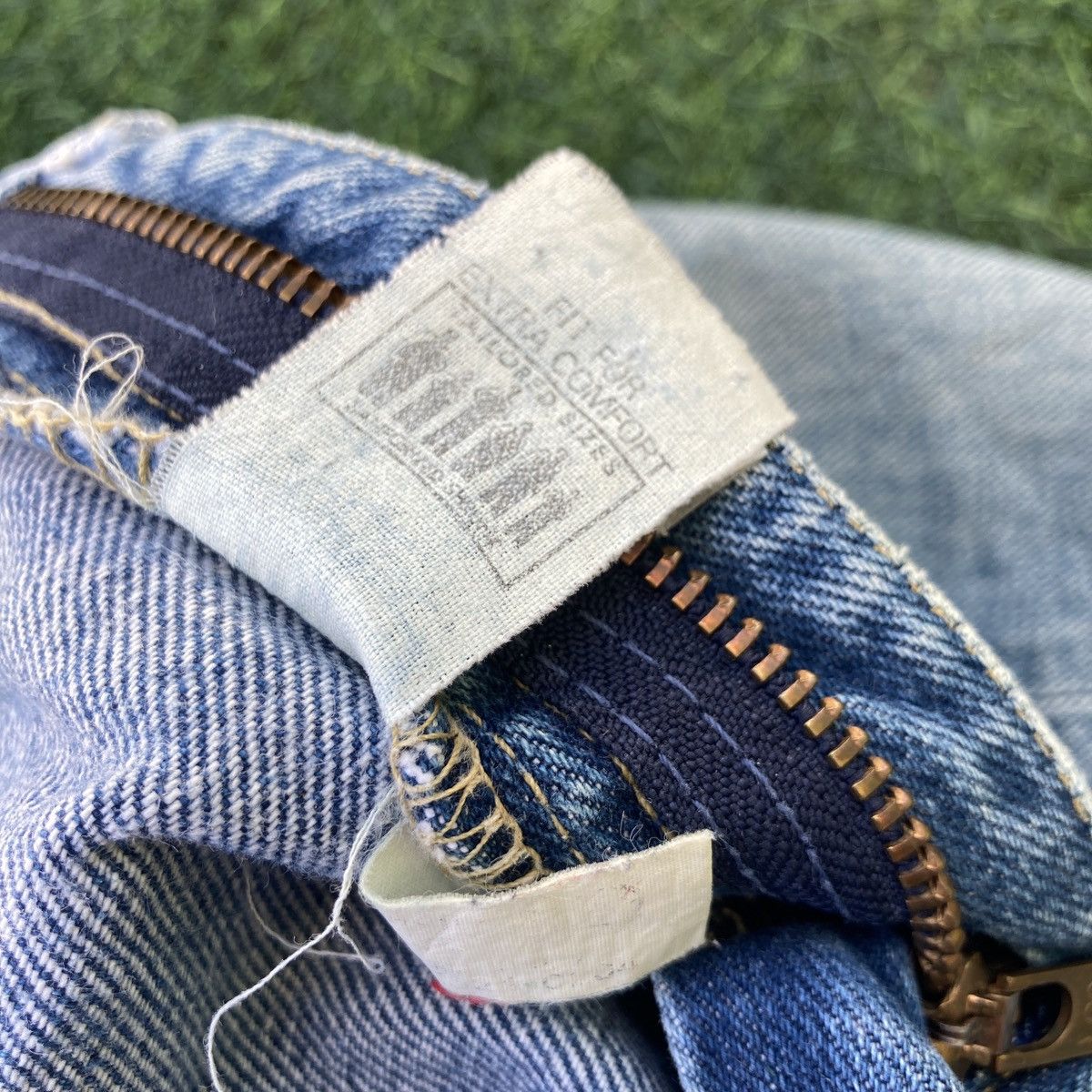 Lee VINTAGE LEE RIDER LEFT HAND DENIM SELVEDGE DISTRESSED JEANS Size US 29 - 18 Thumbnail