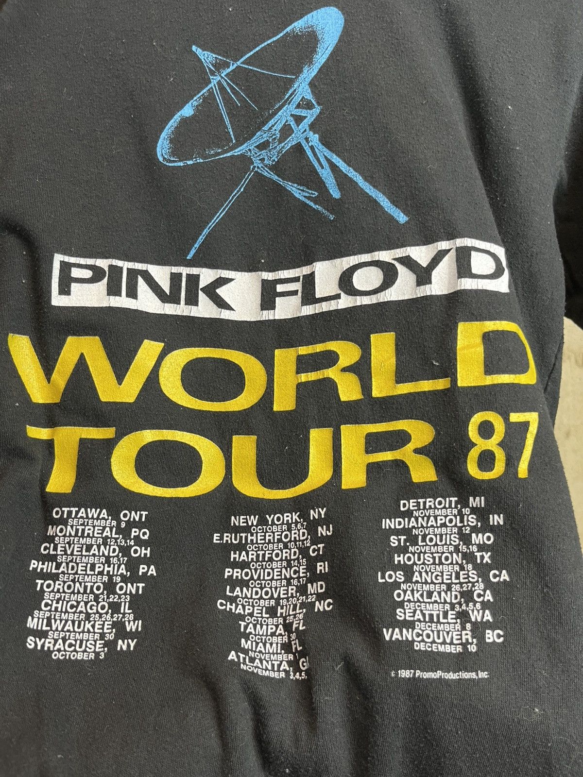 Band Tees × Vintage RARE Pink Floyd 1987 world Tour T shirt Size US S / EU 44-46 / 1 - 4 Thumbnail