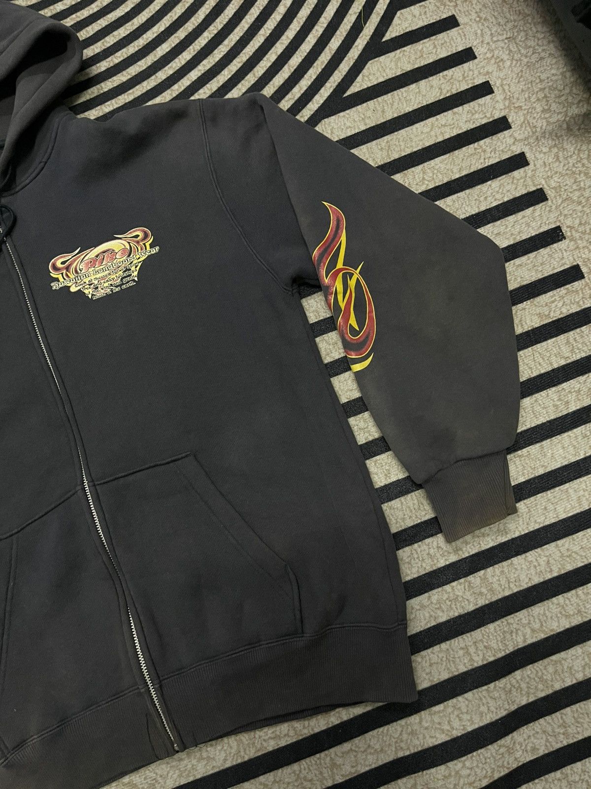 Sun Surf 2000s PIKO HAWAIIAN LONGBOARD WEAR SUN FADED TRIBAL HOODIE Size US L / EU 52-54 / 3 - 5 Thumbnail