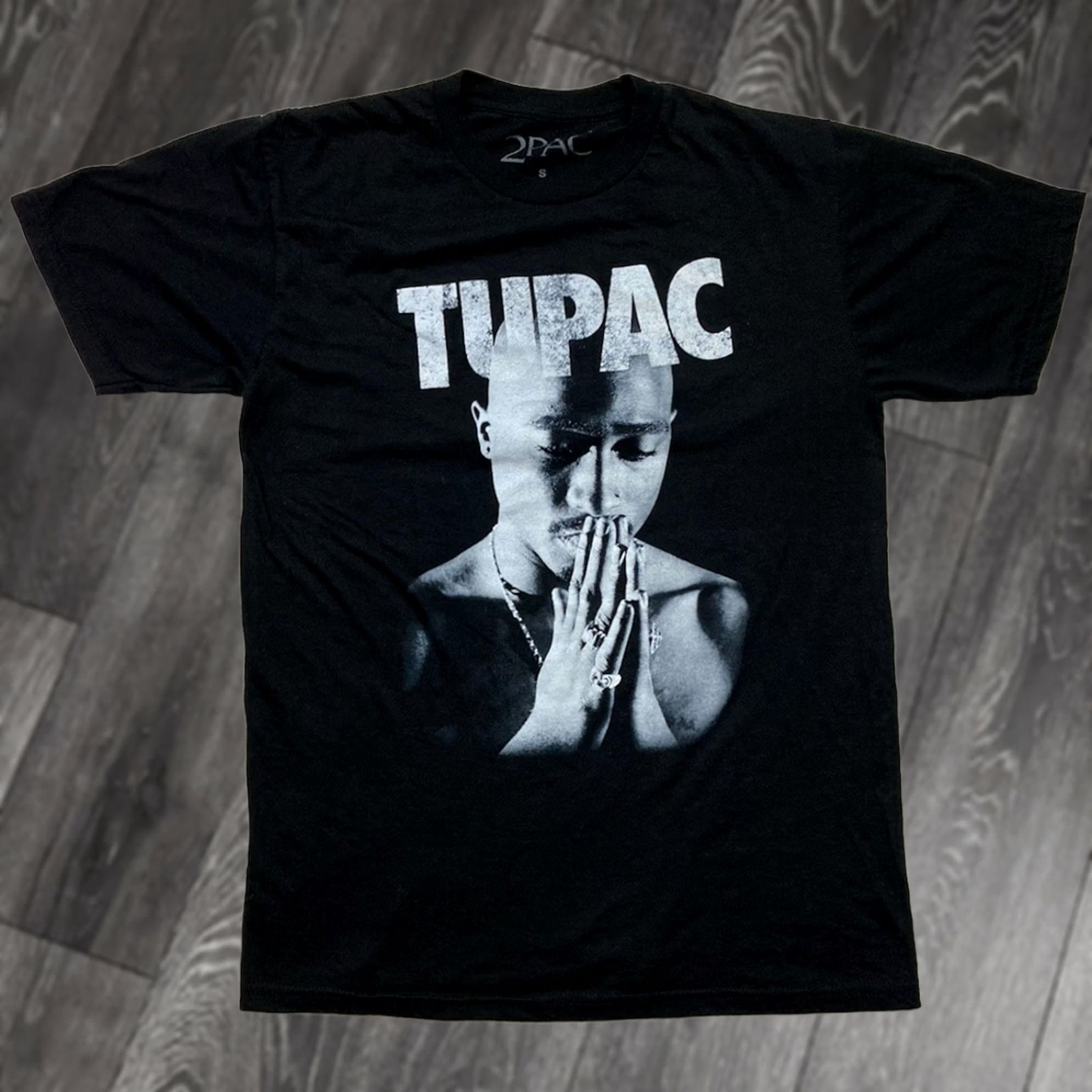 Vintage VINTAGE 2pac Tupac Shakur Praying Hand Graphic T-shirt Men Small Black Music Shirt Mens Small Black Graphic Print Hip Hop Retro 90s Size US S / EU 44-46 / 1 - 1 Thumbnail