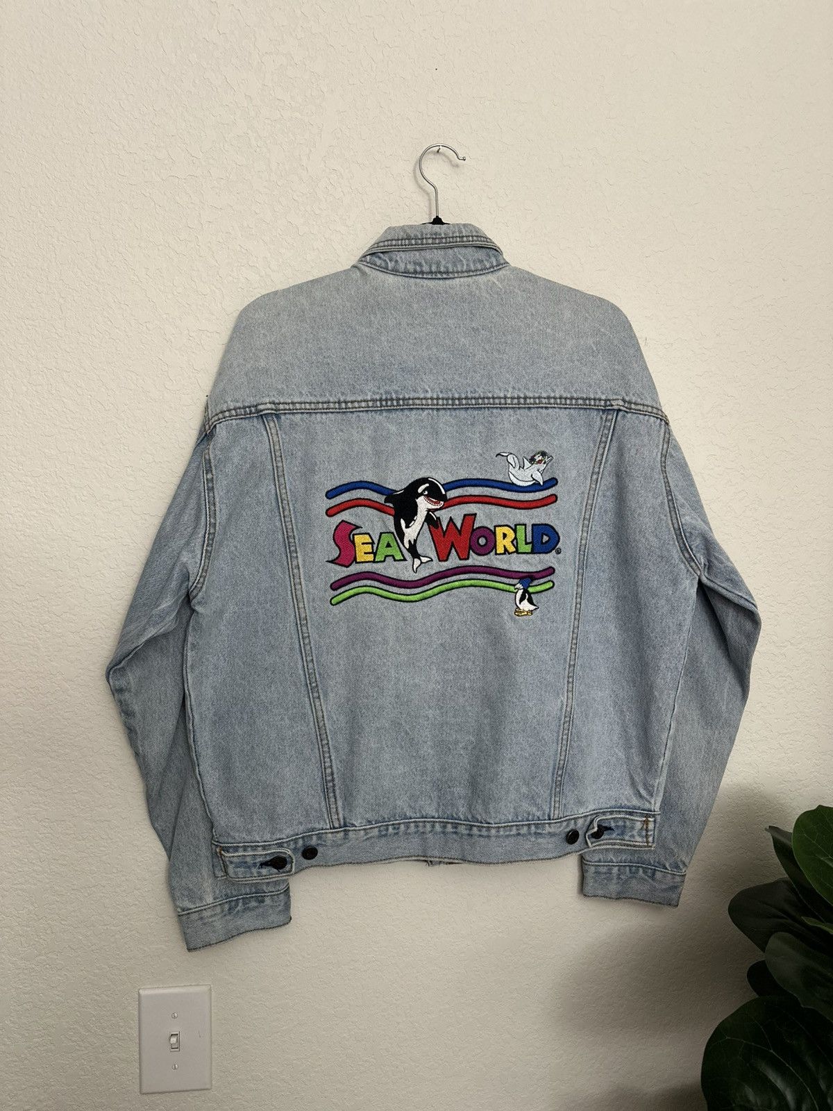Vintage Vintage 90s Sea World Embroidered Denim Jacket Large Size US L / EU 52-54 / 3 - 2 Thumbnail