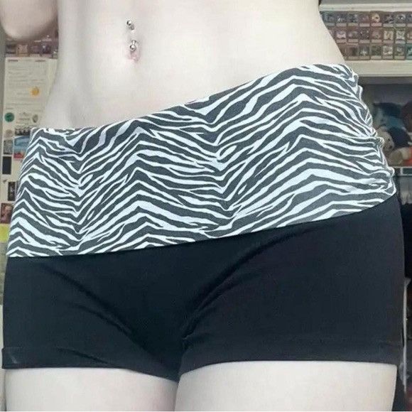 Vintage Zebra print waistband mini shorts! Outfit work out Leggings Size 27" / US 4 / IT 40 - 2 Thumbnail