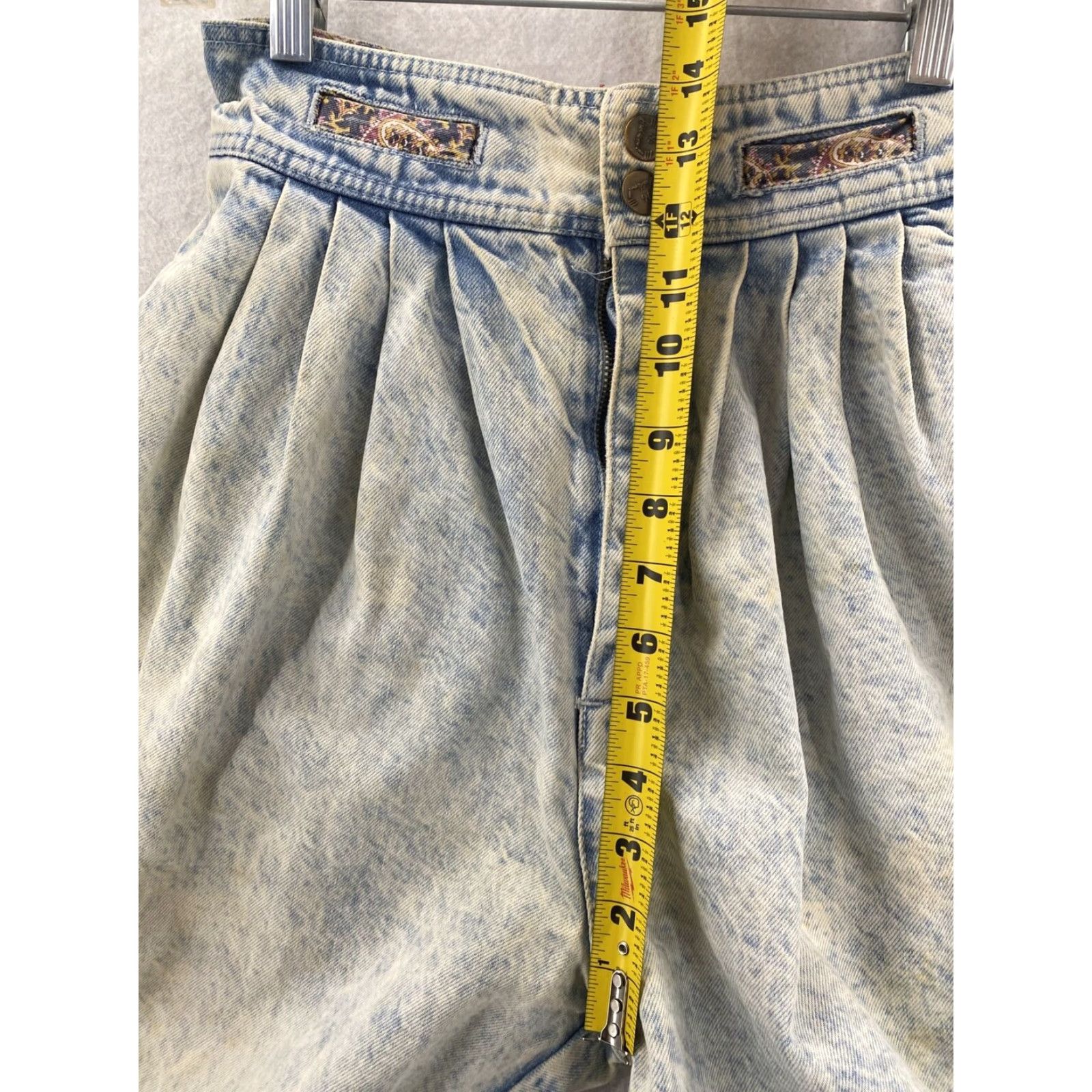 Vintage Womens High Rise Shorts Acid Wash Pleated Cuffed Vintage 90s Style Size 32" / US 10 / IT 46 - 4 Thumbnail