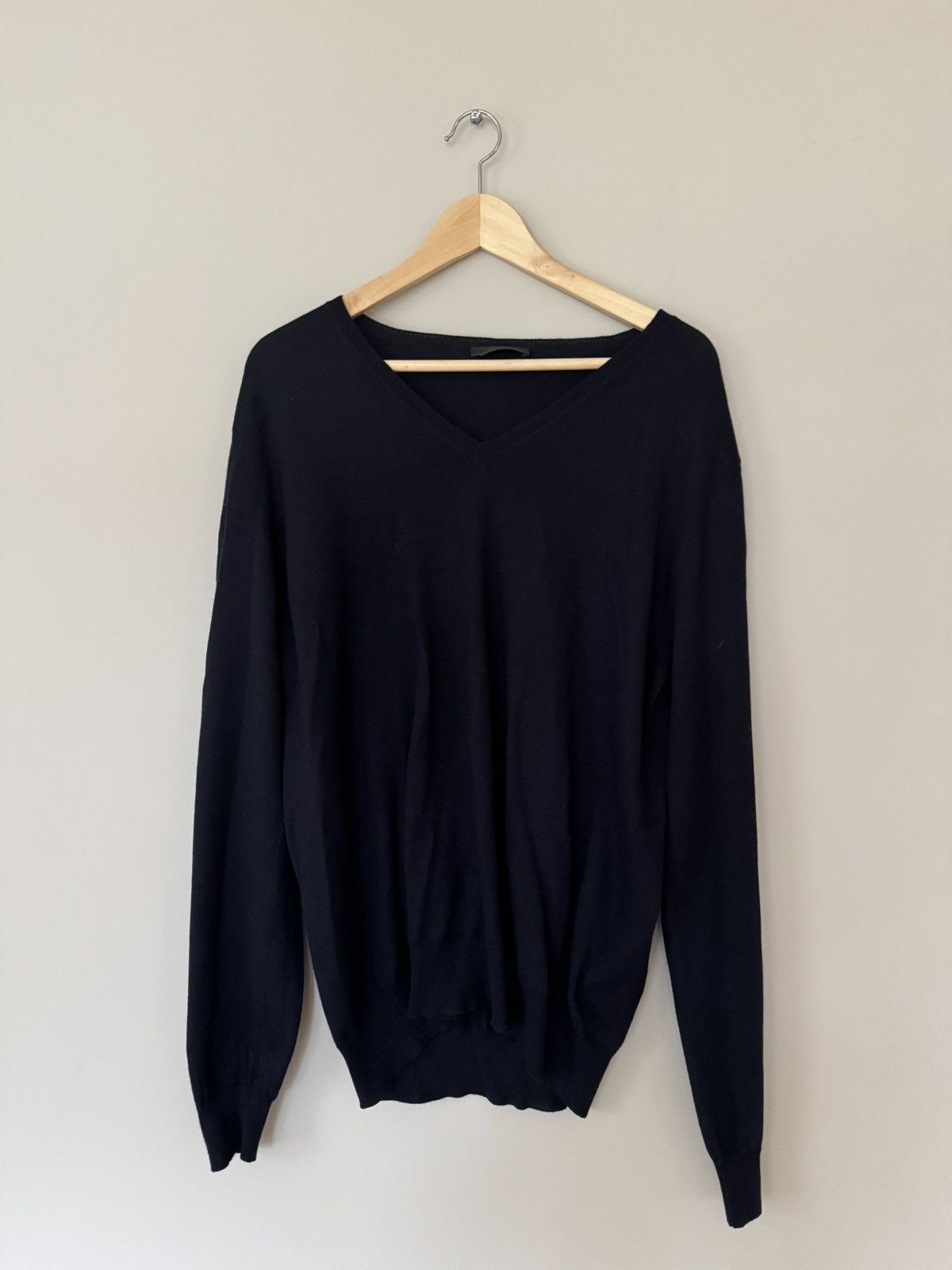 トップス PRADA NAVY WOOL V-NECK SWEATER Prada V-neck Wool Sweater In Navy | ModeSens
