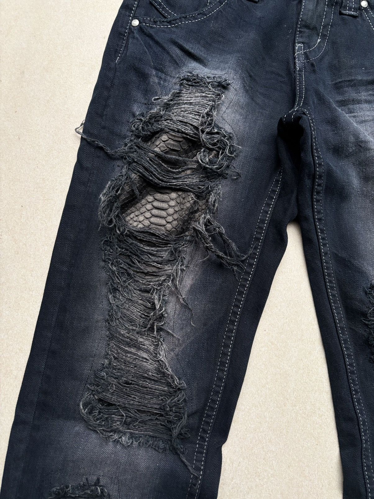 Japanese Brand VAROSH distressed flare jeans Size US 29 - 3 Thumbnail