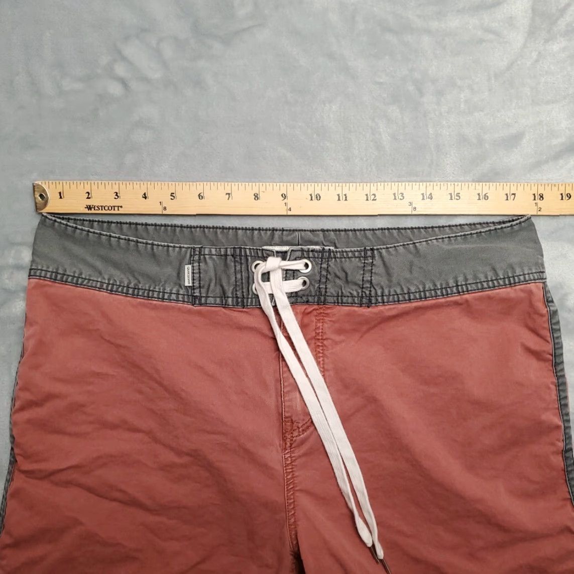 Quiksilver Quiksilver Shorts Mens 33 Red Drawstring Adjustable Waist Twill Outdoor Skate Bermuda Twill Casual Men Red 90s Size US 33 - 5 Thumbnail