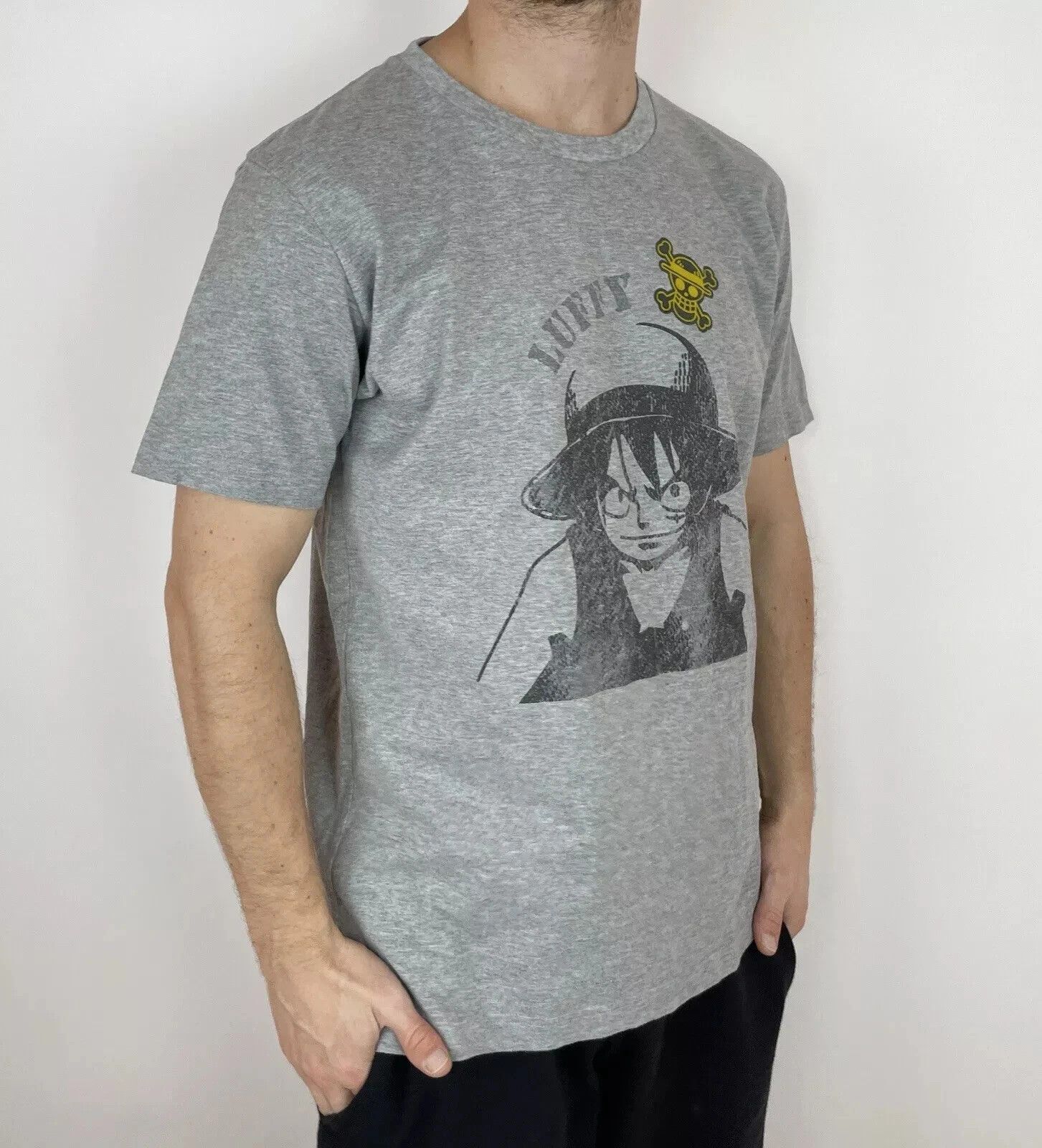 Uniqlo Uniqlo x One Piece Monkey D. Luffy Shirt Tee Gray Size US L / EU 52-54 / 3 - 4 Thumbnail