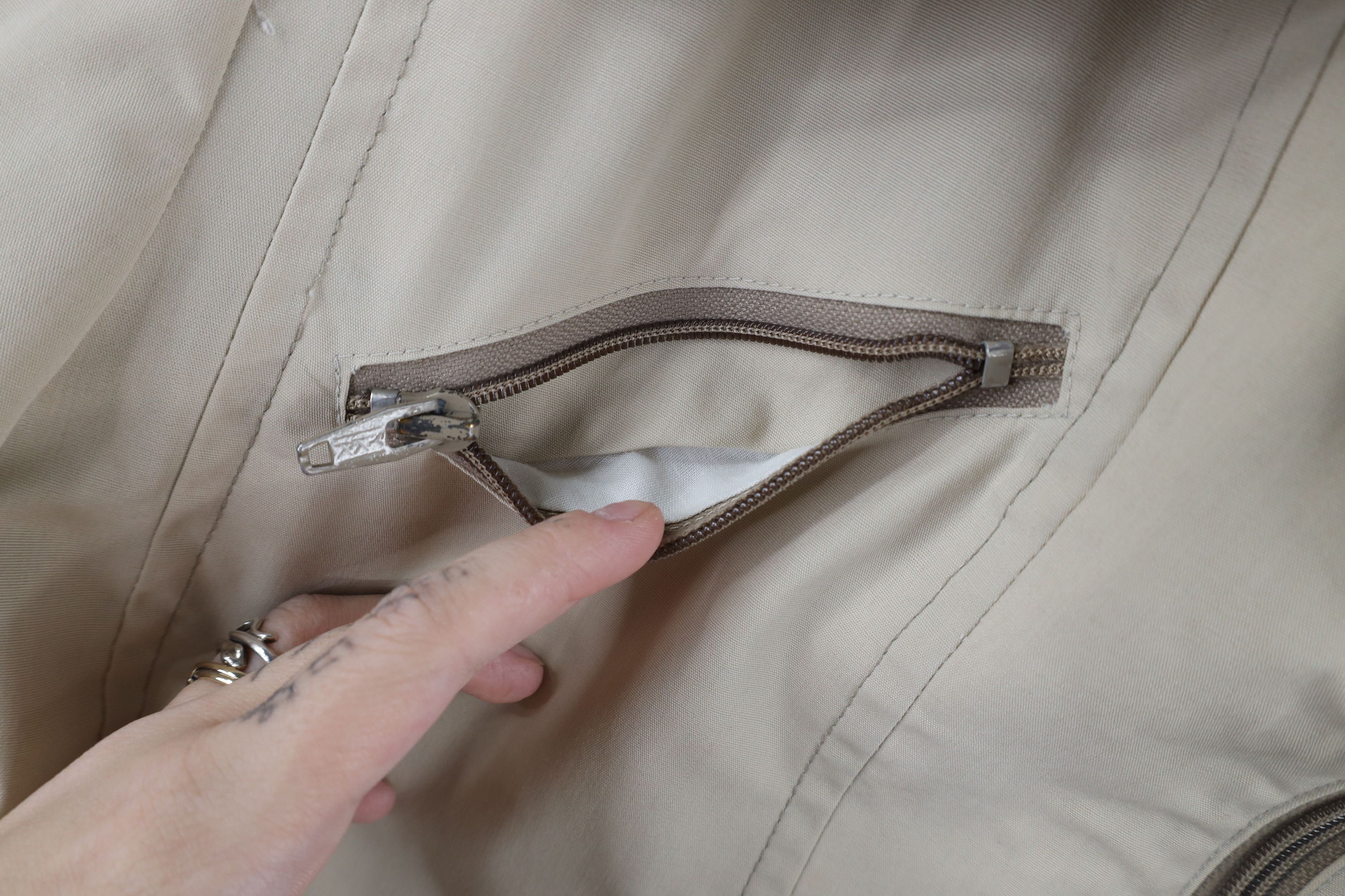 Vintage Vintage 70s Streetwear Buckle Back Full Zip Jacket Beige USA Size US L / EU 52-54 / 3 - 7 Thumbnail