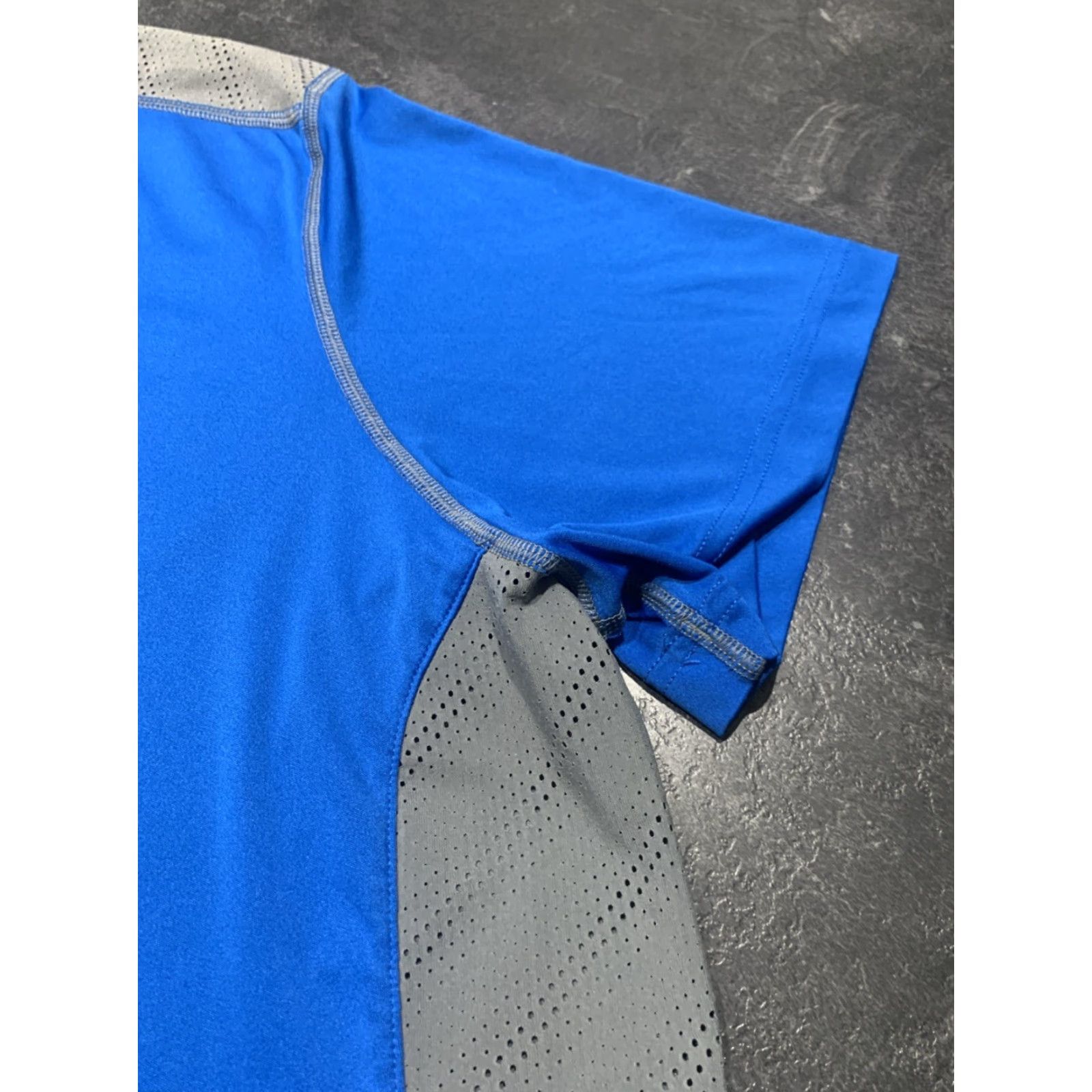 Under Armour VINTAGE Under Armour Men's T-Shirt 2XL HeatGear Ventilated Blue Gray Running Workout Activewear Size US XXL / EU 58 / 5 - 2 Thumbnail