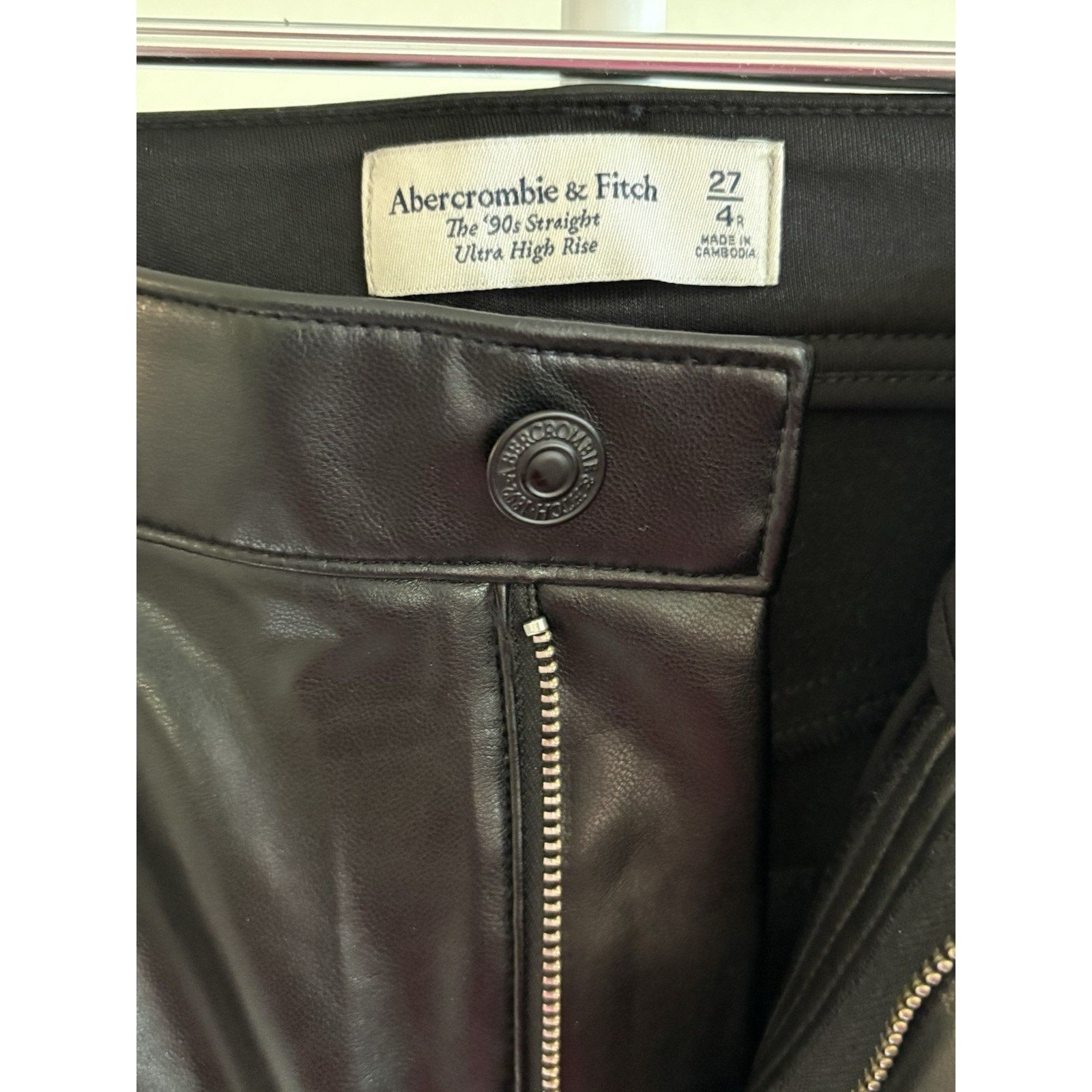 Abercrombie & Fitch A&F Straight Ultra High Rise Vegan Leather Pants 27/4 Size 27" / US 4 / IT 40 - 5 Thumbnail