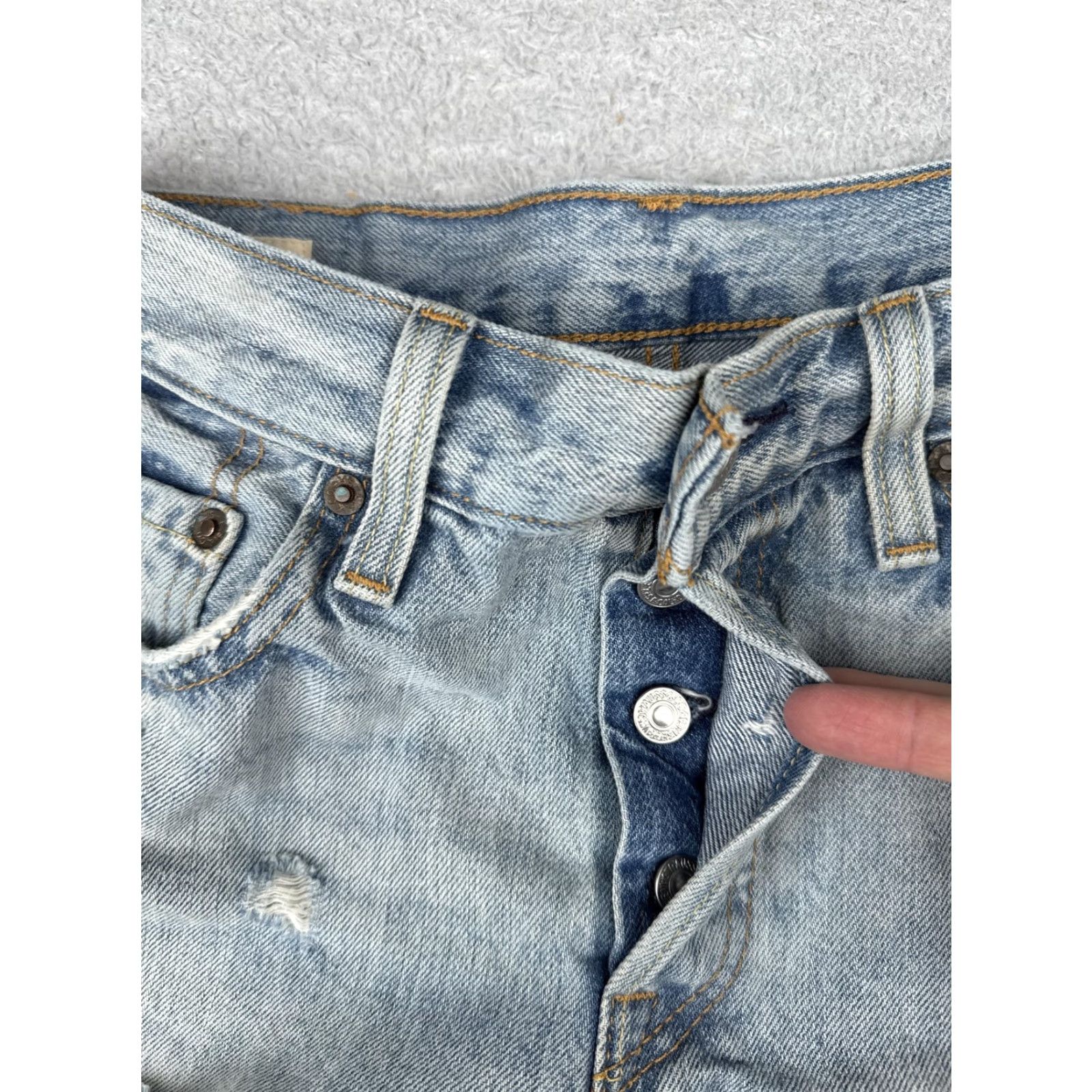 Levi's Levi's Premium 501 Short Women 26 Light Wash Button Fly Distressed Raw Hem Big E Size 26" / US 2 / IT 38 - 6 Thumbnail