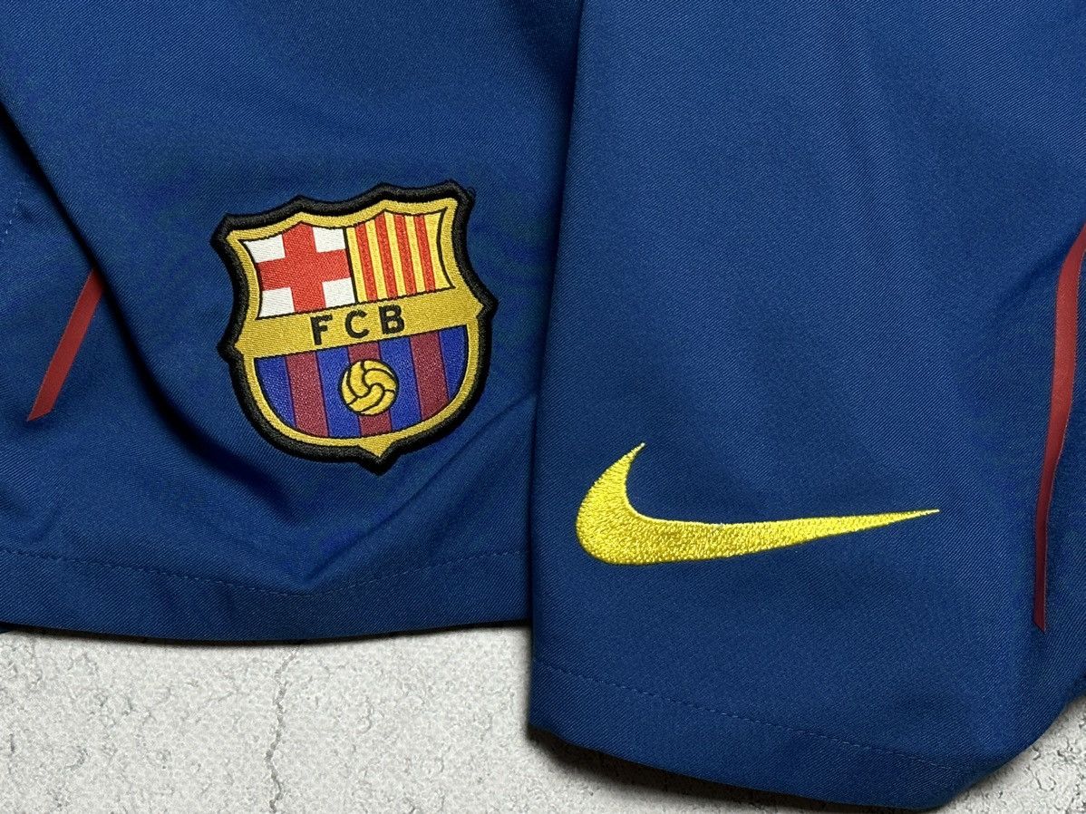 Nike Nike FC Barcelona Football Vintage Soccer Shorts Size US 30 / EU 46 - 4 Thumbnail