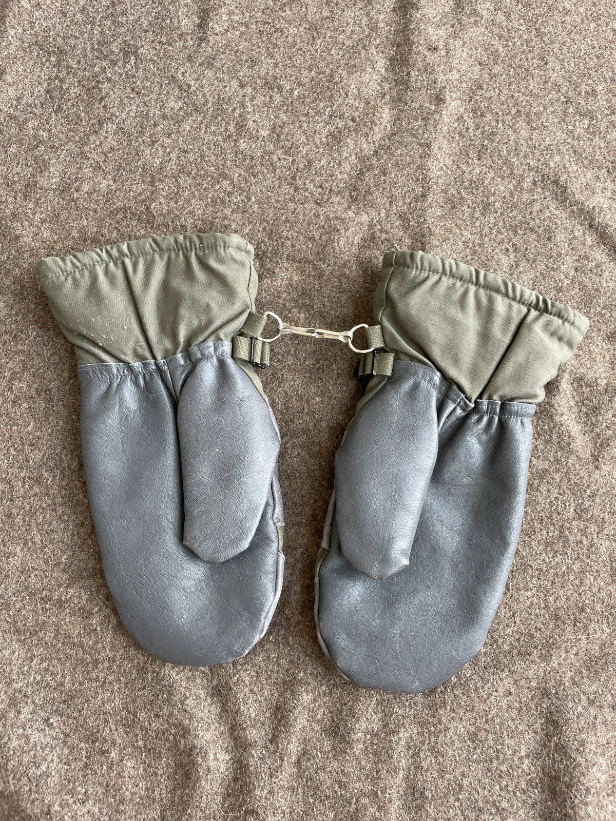 Vintage Vintage Military Gloves Size ONE SIZE - 3 Thumbnail