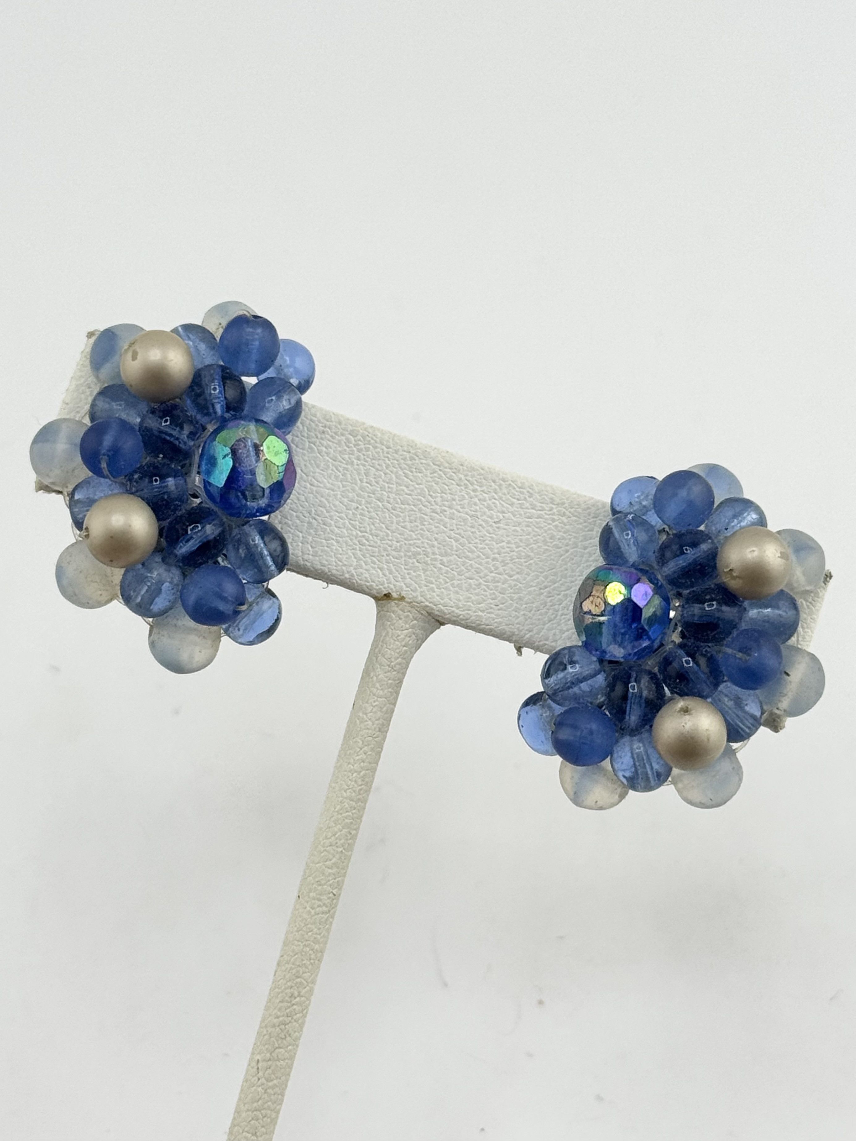 Vintage Vintage Western Germany blue cluster beaded clip on earrings Size ONE SIZE - 2 Thumbnail