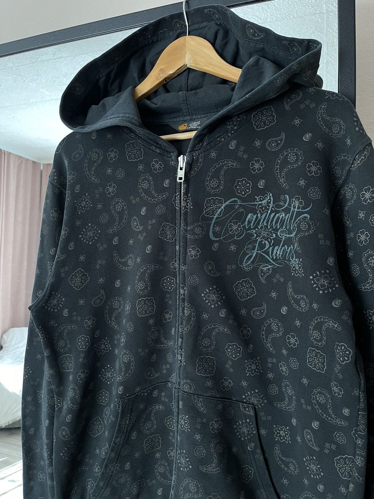 Carhartt Rare Carhartt Raiders Paisley Black Hoodie Vintage Streetwea Size US L / EU 52-54 / 3 - 1 Thumbnail