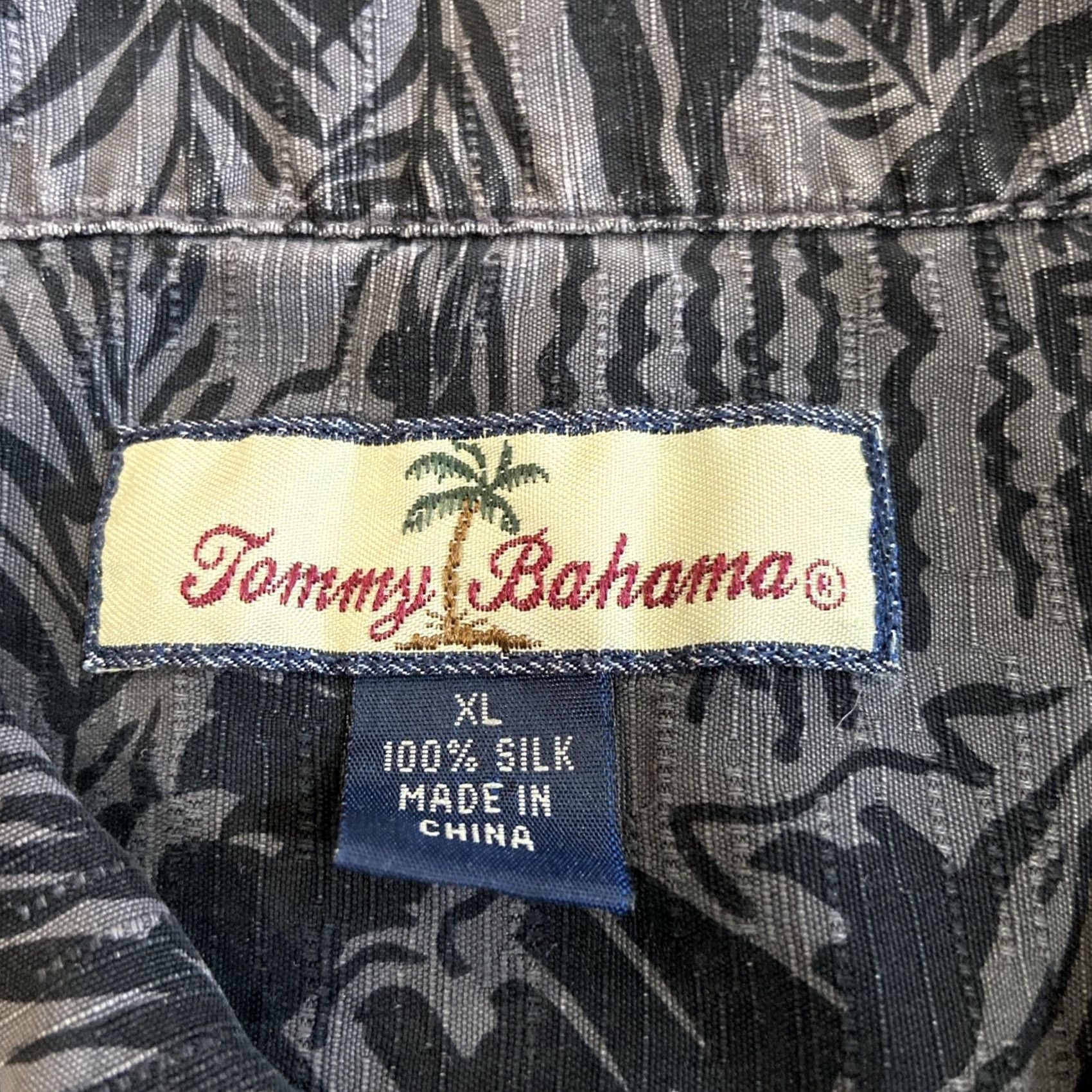 Tommy Bahama Tommy Bahama Button-Up Shirt Silk Black XL Relaxed Geometric Modern Short Sleeve Collar-Down Vintage: No? Size US XL / EU 56 / 4 - 2 Thumbnail