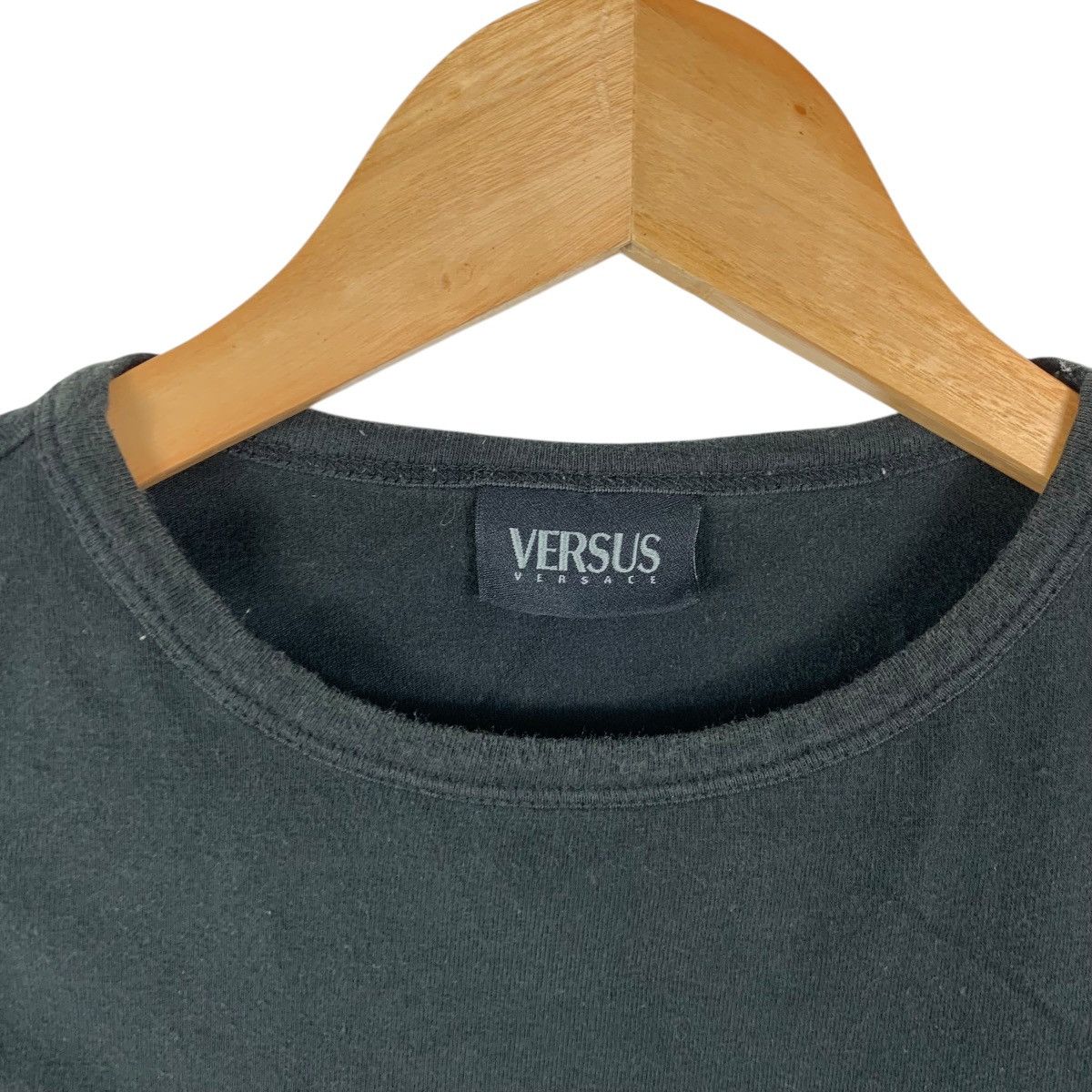 Versace VERSACE VERSUS COLLECTION Made In Italy Tank Top Tee Shirt Size XS / US 0-2 / IT 36-38 - 5 Thumbnail