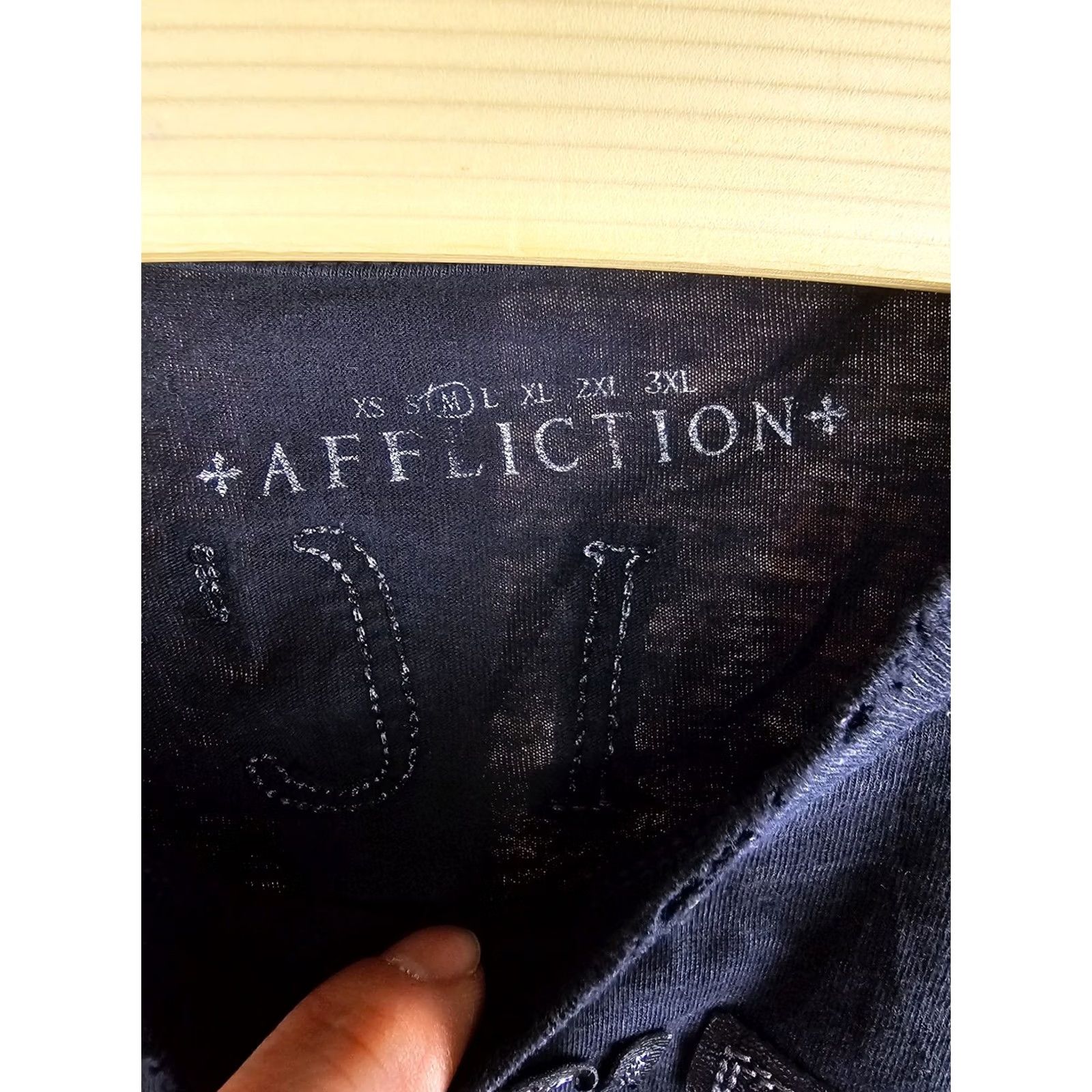 Affliction VINTAGE AFFLICTION CROSS GRUNGE PATCH T-SHIRT SZ MEDIUM Size US L / EU 52-54 / 3 - 3 Thumbnail