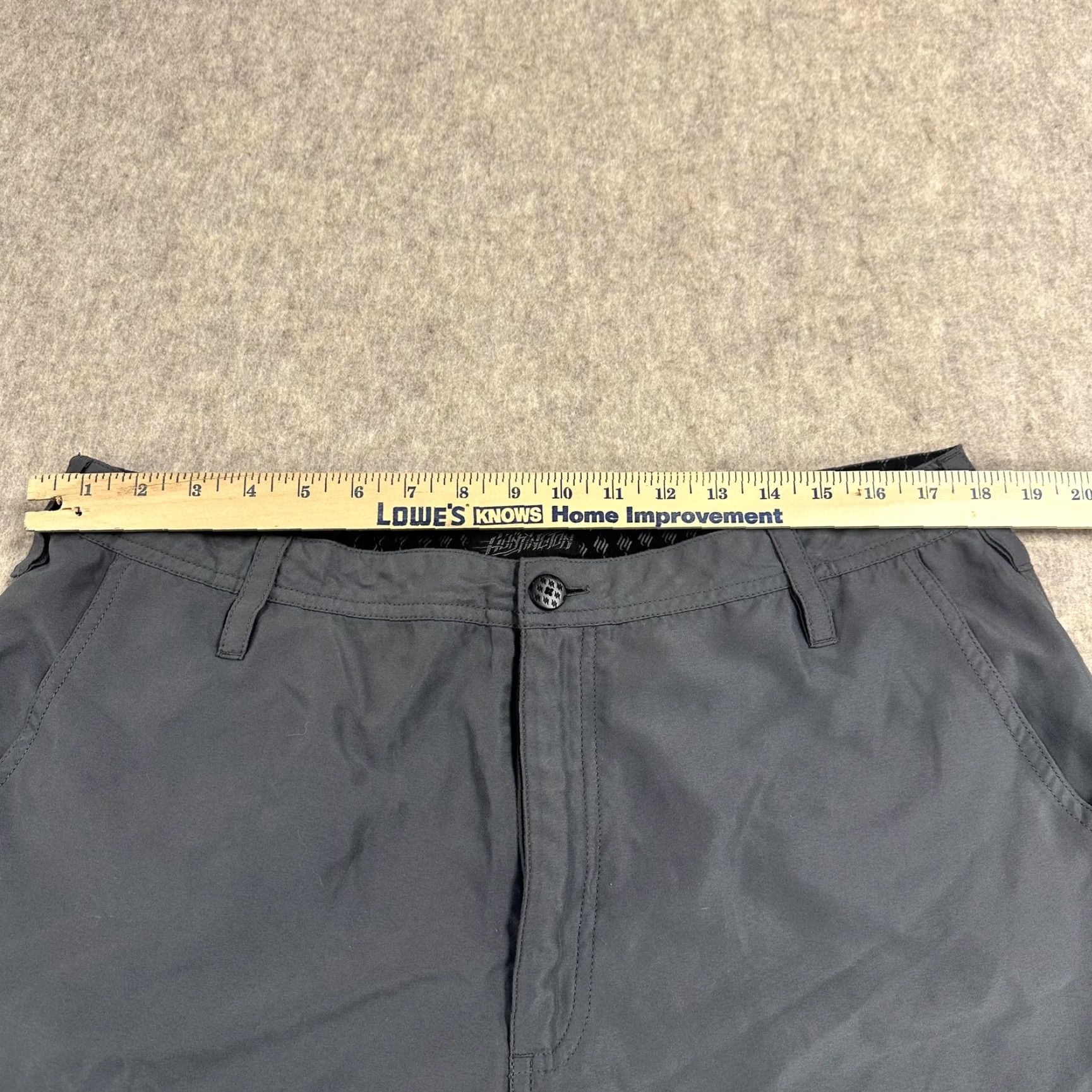 Vintage Hart and Huntington Gray Shorts Mens 36 Polyester Cargo Utility Pockets Skate Urban 36 Mens Gray Shorts Hart and Huntington Cargo Shorts 36 Mens Gray Size US 36 / EU 52 - 5 Thumbnail